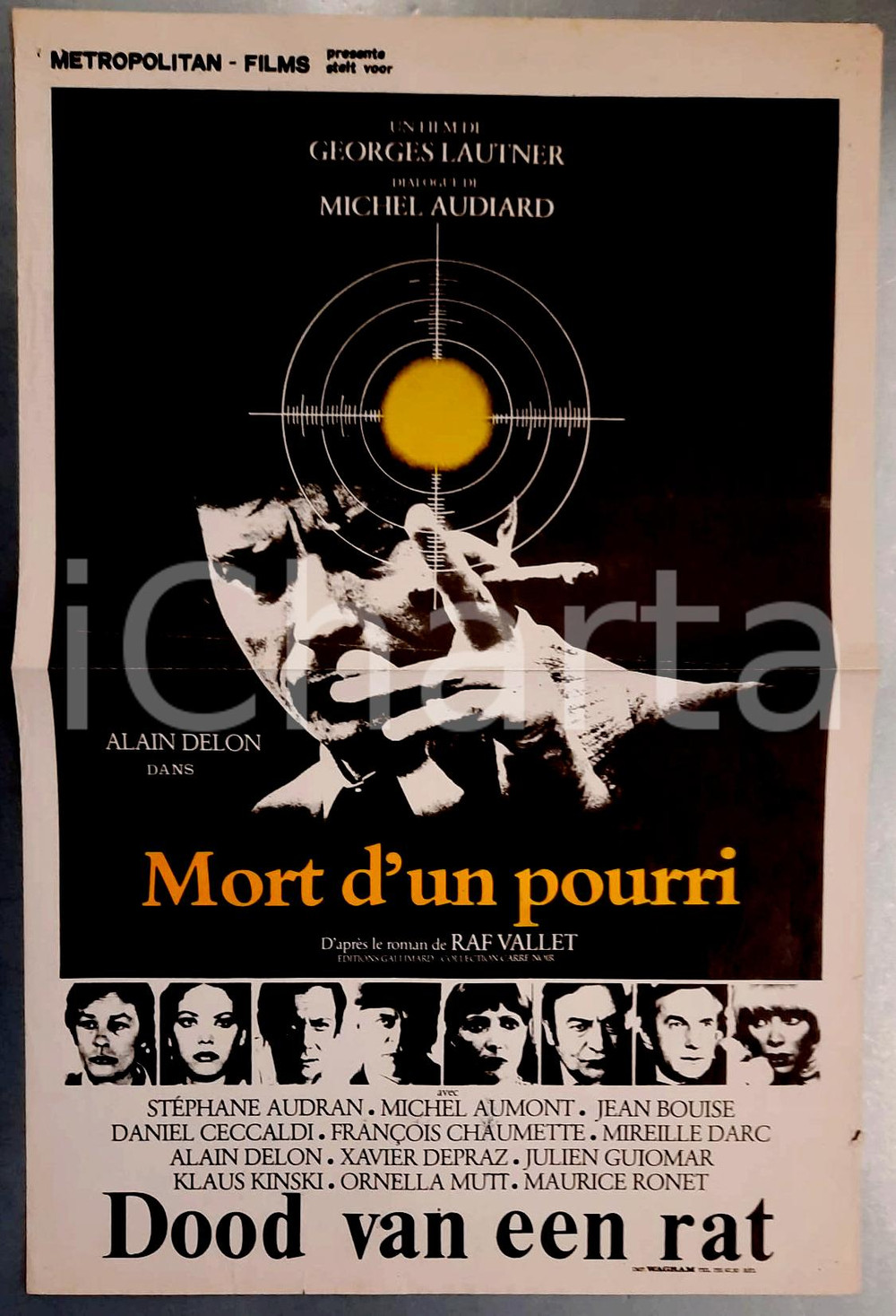 1977 CINEMA - MORT D'UN POURRI Alain DELON Ornella MUTI Raf VALLET Affiche Locandina originale d'epoca.Realizzata per l'uscita del film in Belgio.  POOR/danneggiato Piegature d'epoca, forellini da affissione agli angoli,  piccoli strappi ai margini Formato: 36x55 cm originale e autentica 1