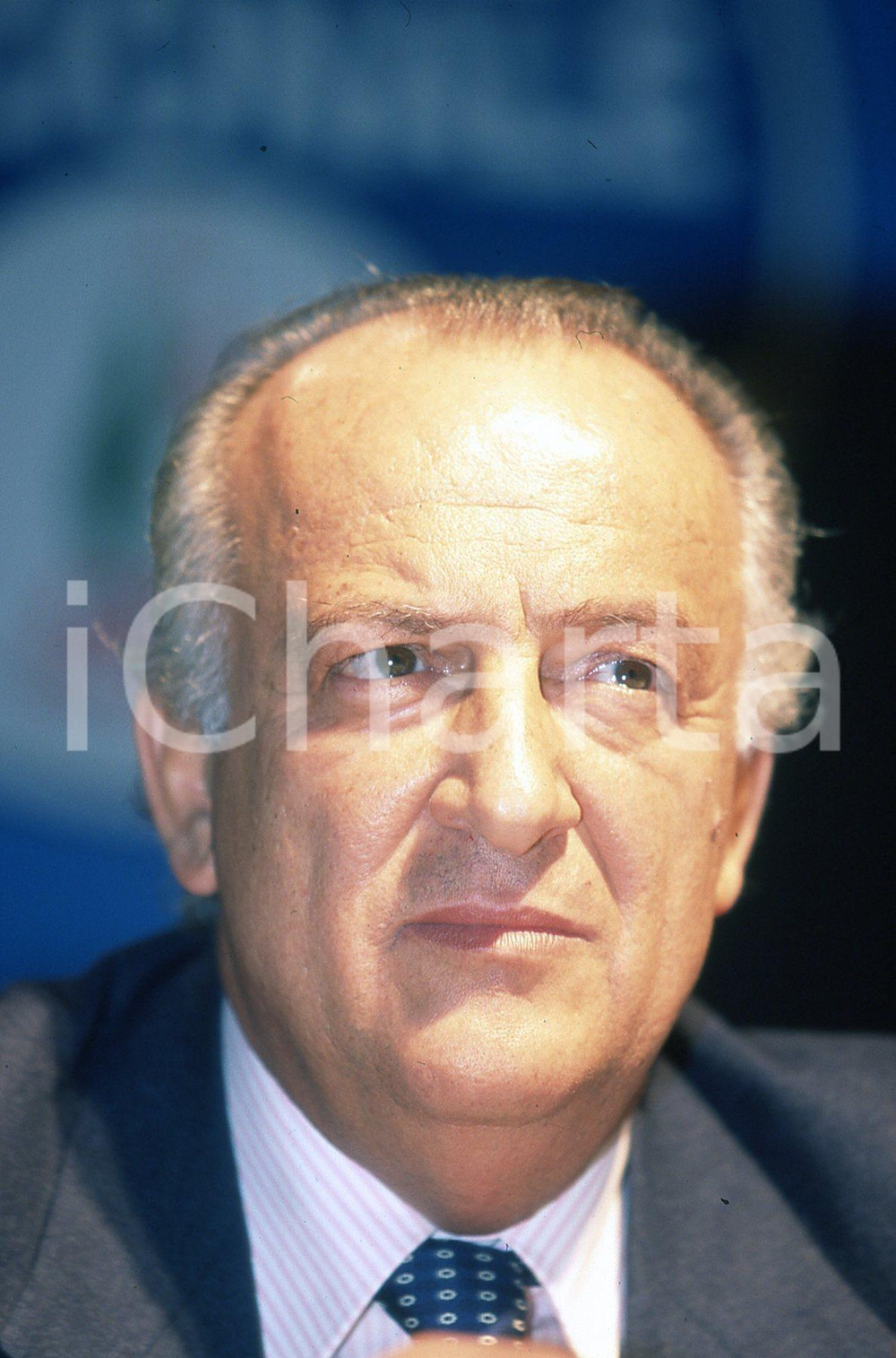 35mm vintage slide* 2002 BOLOGNA Giorgio GUAZZALOCA ritratto (1)  Diapositiva d'epoca, in formato 35 mm.CONDIZIONI: GOODNella diapositiva appare al congresso di Alleanza Nazionale.E' severamente vietata la riproduzione. Tutti i diritti sono riservati.Nella diapositiva ICharta mette in vendita, sul negozio eBay e in esclusiva sul sito "icharta" il proprio archivio composto da numerose diapositive e negativi fotografici d'epoca, tutti originali e autentici, che attraversano la storia del costume italiano tra gli la fine degli anni Sessanta e Novanta.Si tratta di uno sguardo inedito sull'attualit&agrave;, la politica, la vita quotidiana, il gossip e la cultura, che fotografa il cambiamento della nazione in quest'ultimo scorcio del XX secolo. Un'occasione unica per il mercato del collezionismo, che vede finalmente disponibile un archivio eccezionale per vastit&agrave;, tematiche e condizioni, in un settore (il negativo fotografico e la diapositiva) di assoluta novit&agrave; e dalle interessanti prospettive di investimento. GOOD/buono   originale e autentica 1