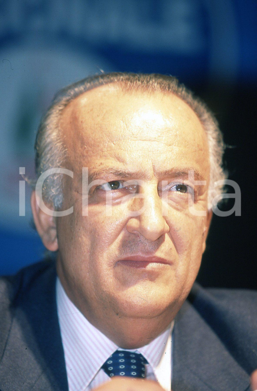 35mm vintage slide* 2002 BOLOGNA Giorgio GUAZZALOCA ritratto (2)  Diapositiva d'epoca, in formato 35 mm.CONDIZIONI: GOODNella diapositiva appare al congresso di Alleanza Nazionale.E' severamente vietata la riproduzione. Tutti i diritti sono riservati.Nella diapositiva ICharta mette in vendita, sul negozio eBay e in esclusiva sul sito "icharta" il proprio archivio composto da numerose diapositive e negativi fotografici d'epoca, tutti originali e autentici, che attraversano la storia del costume italiano tra gli la fine degli anni Sessanta e Novanta.Si tratta di uno sguardo inedito sull'attualit&agrave;, la politica, la vita quotidiana, il gossip e la cultura, che fotografa il cambiamento della nazione in quest'ultimo scorcio del XX secolo. Un'occasione unica per il mercato del collezionismo, che vede finalmente disponibile un archivio eccezionale per vastit&agrave;, tematiche e condizioni, in un settore (il negativo fotografico e la diapositiva) di assoluta novit&agrave; e dalle interessanti prospettive di investimento. GOOD/buono   originale e autentica 1