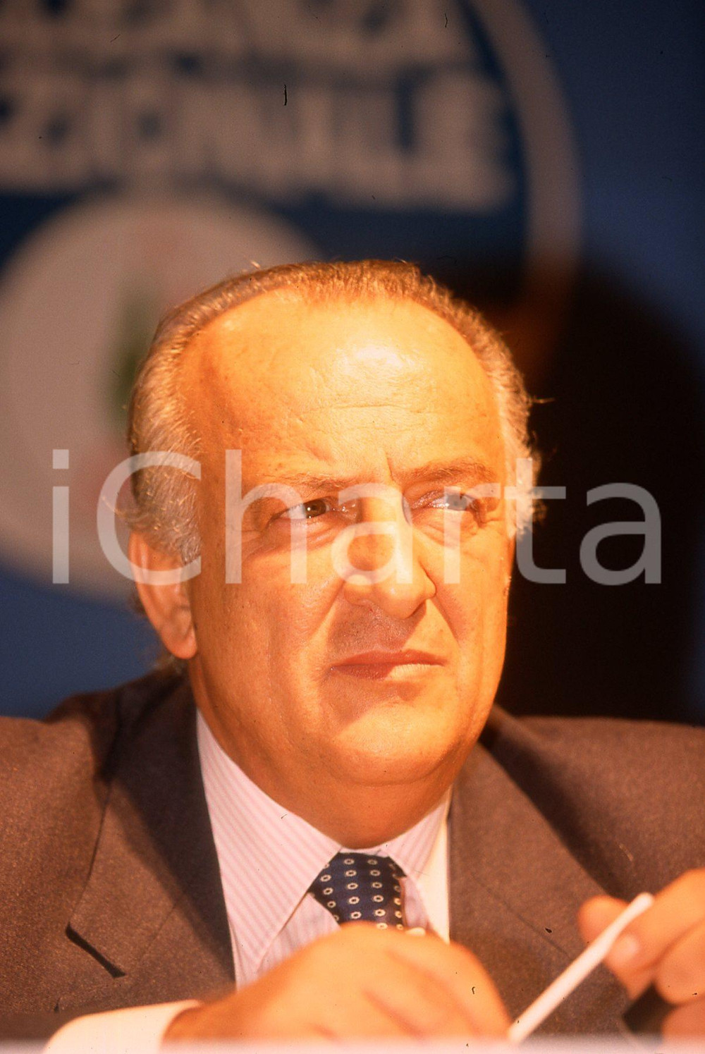 35mm vintage slide* 2002 BOLOGNA Giorgio GUAZZALOCA ritratto (5)  Diapositiva d'epoca, in formato 35 mm.CONDIZIONI: GOODNella diapositiva appare al congresso di Alleanza Nazionale.E' severamente vietata la riproduzione. Tutti i diritti sono riservati.Nella diapositiva ICharta mette in vendita, sul negozio eBay e in esclusiva sul sito "icharta" il proprio archivio composto da numerose diapositive e negativi fotografici d'epoca, tutti originali e autentici, che attraversano la storia del costume italiano tra gli la fine degli anni Sessanta e Novanta.Si tratta di uno sguardo inedito sull'attualit&agrave;, la politica, la vita quotidiana, il gossip e la cultura, che fotografa il cambiamento della nazione in quest'ultimo scorcio del XX secolo. Un'occasione unica per il mercato del collezionismo, che vede finalmente disponibile un archivio eccezionale per vastit&agrave;, tematiche e condizioni, in un settore (il negativo fotografico e la diapositiva) di assoluta novit&agrave; e dalle interessanti prospettive di investimento. GOOD/buono   originale e autentica 1