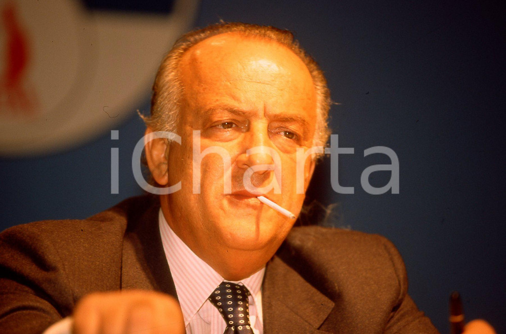 35mm vintage slide* 2002 BOLOGNA Giorgio GUAZZALOCA ritratto (6)  Diapositiva d'epoca, in formato 35 mm.CONDIZIONI: GOODNella diapositiva appare al congresso di Alleanza Nazionale.E' severamente vietata la riproduzione. Tutti i diritti sono riservati.Nella diapositiva ICharta mette in vendita, sul negozio eBay e in esclusiva sul sito "icharta" il proprio archivio composto da numerose diapositive e negativi fotografici d'epoca, tutti originali e autentici, che attraversano la storia del costume italiano tra gli la fine degli anni Sessanta e Novanta.Si tratta di uno sguardo inedito sull'attualit&agrave;, la politica, la vita quotidiana, il gossip e la cultura, che fotografa il cambiamento della nazione in quest'ultimo scorcio del XX secolo. Un'occasione unica per il mercato del collezionismo, che vede finalmente disponibile un archivio eccezionale per vastit&agrave;, tematiche e condizioni, in un settore (il negativo fotografico e la diapositiva) di assoluta novit&agrave; e dalle interessanti prospettive di investimento. GOOD/buono   originale e autentica 1