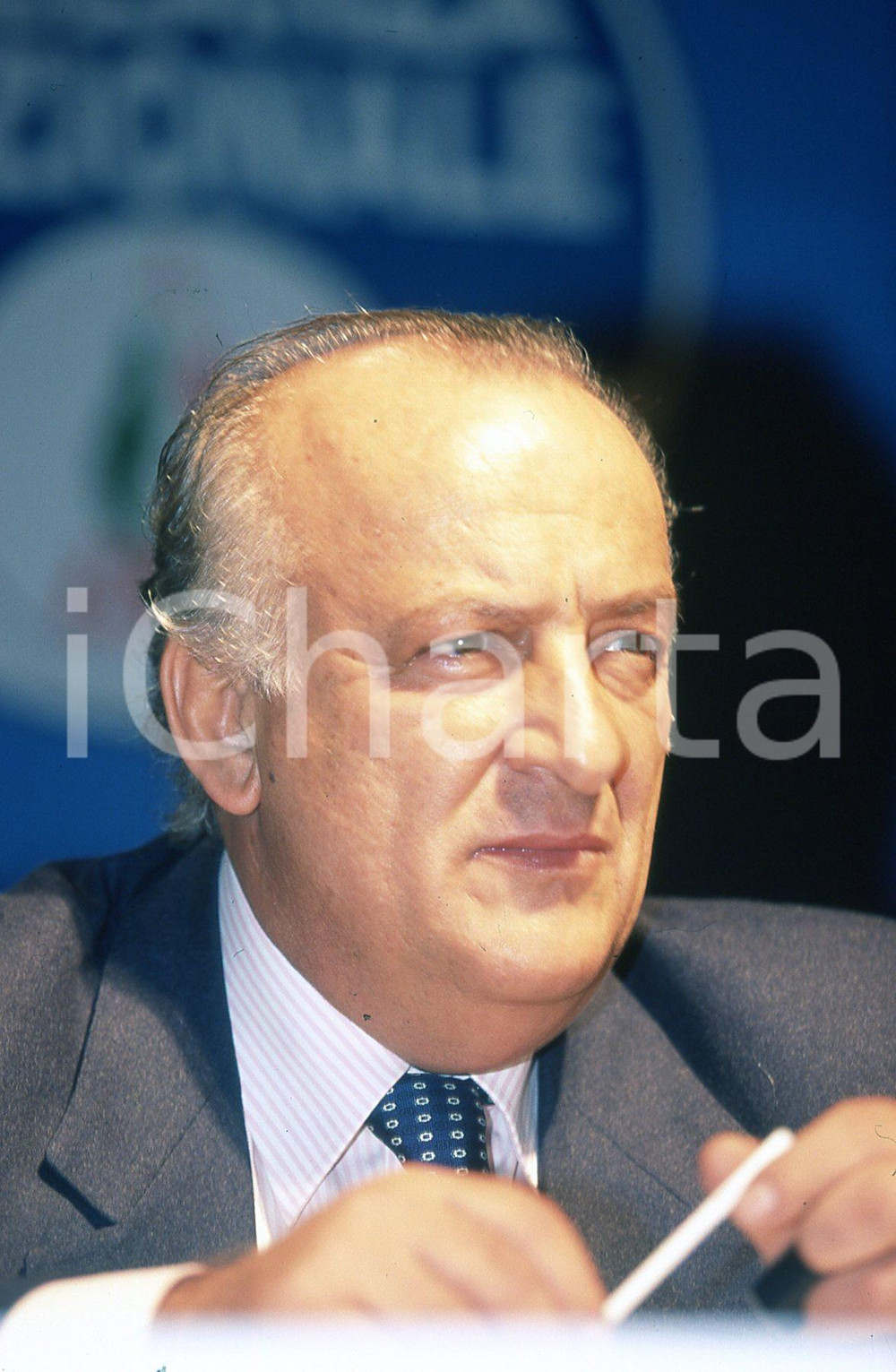 35mm vintage slide* 2002 BOLOGNA Giorgio GUAZZALOCA ritratto (7)  Diapositiva d'epoca, in formato 35 mm.CONDIZIONI: GOODNella diapositiva appare al congresso di Alleanza Nazionale.E' severamente vietata la riproduzione. Tutti i diritti sono riservati.Nella diapositiva ICharta mette in vendita, sul negozio eBay e in esclusiva sul sito "icharta" il proprio archivio composto da numerose diapositive e negativi fotografici d'epoca, tutti originali e autentici, che attraversano la storia del costume italiano tra gli la fine degli anni Sessanta e Novanta.Si tratta di uno sguardo inedito sull'attualit&agrave;, la politica, la vita quotidiana, il gossip e la cultura, che fotografa il cambiamento della nazione in quest'ultimo scorcio del XX secolo. Un'occasione unica per il mercato del collezionismo, che vede finalmente disponibile un archivio eccezionale per vastit&agrave;, tematiche e condizioni, in un settore (il negativo fotografico e la diapositiva) di assoluta novit&agrave; e dalle interessanti prospettive di investimento. GOOD/buono   originale e autentica 1