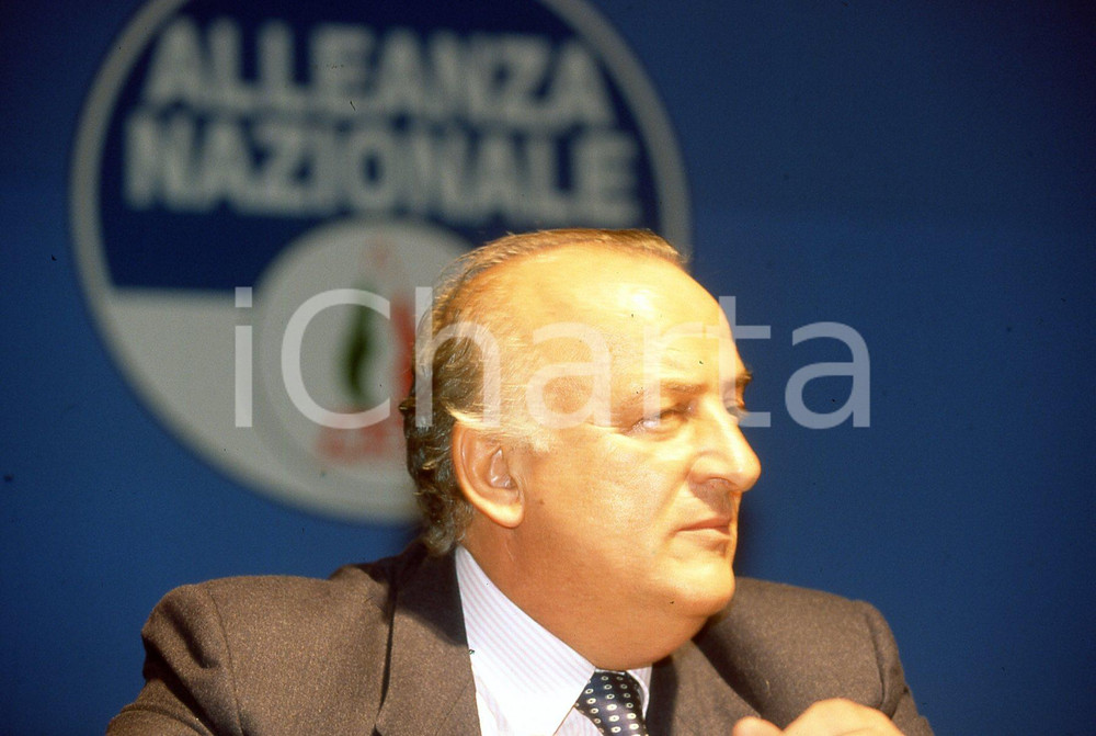 35mm vintage slide* 2002 BOLOGNA Giorgio GUAZZALOCA ritratto (11)  Diapositiva d'epoca, in formato 35 mm.CONDIZIONI: GOODNella diapositiva appare al congresso di Alleanza Nazionale.E' severamente vietata la riproduzione. Tutti i diritti sono riservati.Nella diapositiva ICharta mette in vendita, sul negozio eBay e in esclusiva sul sito "icharta" il proprio archivio composto da numerose diapositive e negativi fotografici d'epoca, tutti originali e autentici, che attraversano la storia del costume italiano tra gli la fine degli anni Sessanta e Novanta.Si tratta di uno sguardo inedito sull'attualit&agrave;, la politica, la vita quotidiana, il gossip e la cultura, che fotografa il cambiamento della nazione in quest'ultimo scorcio del XX secolo. Un'occasione unica per il mercato del collezionismo, che vede finalmente disponibile un archivio eccezionale per vastit&agrave;, tematiche e condizioni, in un settore (il negativo fotografico e la diapositiva) di assoluta novit&agrave; e dalle interessanti prospettive di investimento. GOOD/buono   originale e autentica 1