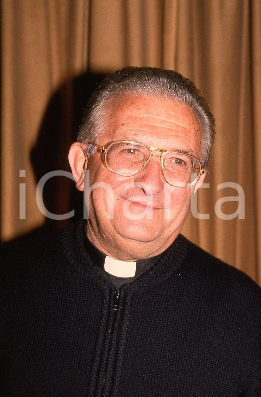 35mm vintage slide* 1990 AMELIA (TR)  Don Pierino GELMINI ritratto (4)  Diapositiva d'epoca, in formato 35 mm.CONDIZIONI: GOODE' severamente vietata la riproduzione. Tutti i diritti sono riservati.Nella diapositiva ICharta mette in vendita, sul negozio eBay e in esclusiva sul sito "icharta" il proprio archivio composto da numerose diapositive e negativi fotografici d'epoca, tutti originali e autentici, che attraversano la storia del costume italiano tra gli la fine degli anni Sessanta e Novanta.Si tratta di uno sguardo inedito sull'attualit&agrave;, la politica, la vita quotidiana, il gossip e la cultura, che fotografa il cambiamento della nazione in quest'ultimo scorcio del XX secolo. Un'occasione unica per il mercato del collezionismo, che vede finalmente disponibile un archivio eccezionale per vastit&agrave;, tematiche e condizioni, in un settore (il negativo fotografico e la diapositiva) di assoluta novit&agrave; e dalle interessanti prospettive di investimento. GOOD/buono   originale e autentica 1