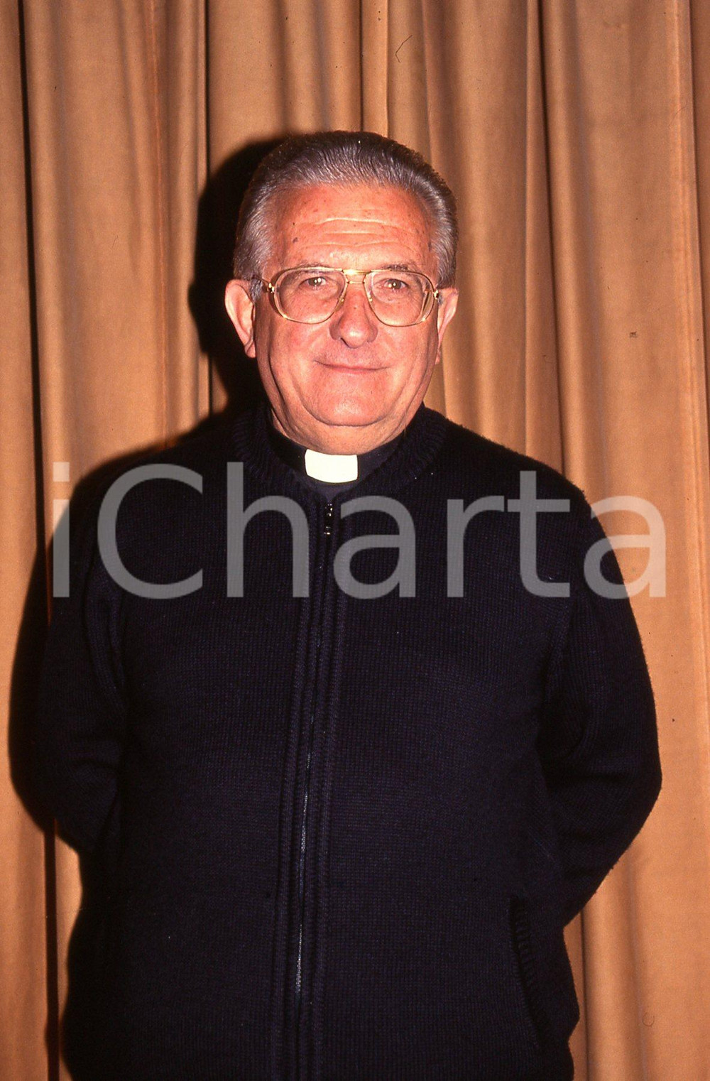 35mm vintage slide* 1990 AMELIA (TR)  Don Pierino GELMINI ritratto (5)  Diapositiva d'epoca, in formato 35 mm.CONDIZIONI: GOODE' severamente vietata la riproduzione. Tutti i diritti sono riservati.Nella diapositiva ICharta mette in vendita, sul negozio eBay e in esclusiva sul sito "icharta" il proprio archivio composto da numerose diapositive e negativi fotografici d'epoca, tutti originali e autentici, che attraversano la storia del costume italiano tra gli la fine degli anni Sessanta e Novanta.Si tratta di uno sguardo inedito sull'attualit&agrave;, la politica, la vita quotidiana, il gossip e la cultura, che fotografa il cambiamento della nazione in quest'ultimo scorcio del XX secolo. Un'occasione unica per il mercato del collezionismo, che vede finalmente disponibile un archivio eccezionale per vastit&agrave;, tematiche e condizioni, in un settore (il negativo fotografico e la diapositiva) di assoluta novit&agrave; e dalle interessanti prospettive di investimento. GOOD/buono   originale e autentica 1