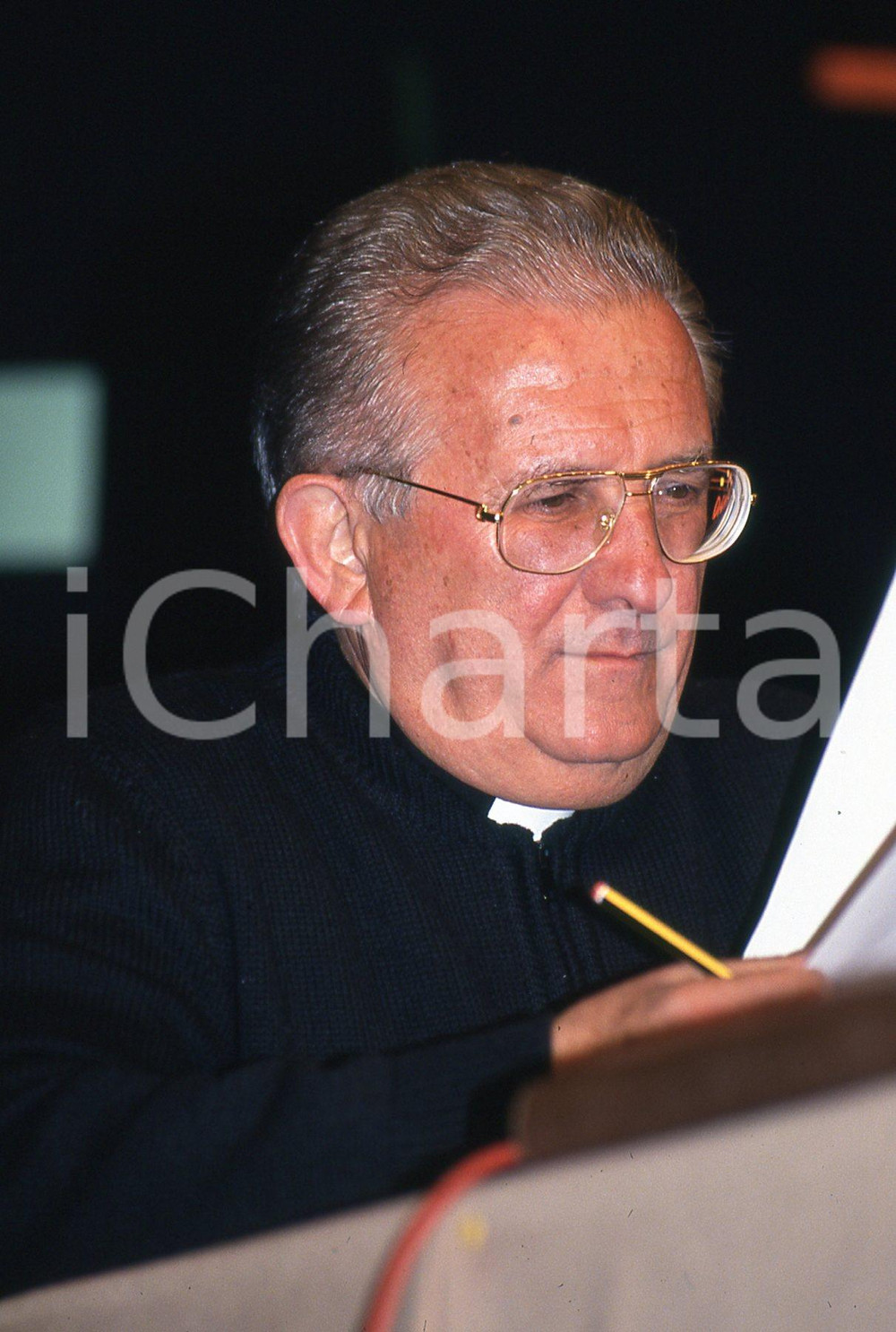 35mm vintage slide* 1990 AMELIA (TR)  Don Pierino GELMINI ritratto (9)  Diapositiva d'epoca, in formato 35 mm.CONDIZIONI: GOODE' severamente vietata la riproduzione. Tutti i diritti sono riservati.Nella diapositiva ICharta mette in vendita, sul negozio eBay e in esclusiva sul sito "icharta" il proprio archivio composto da numerose diapositive e negativi fotografici d'epoca, tutti originali e autentici, che attraversano la storia del costume italiano tra gli la fine degli anni Sessanta e Novanta.Si tratta di uno sguardo inedito sull'attualit&agrave;, la politica, la vita quotidiana, il gossip e la cultura, che fotografa il cambiamento della nazione in quest'ultimo scorcio del XX secolo. Un'occasione unica per il mercato del collezionismo, che vede finalmente disponibile un archivio eccezionale per vastit&agrave;, tematiche e condizioni, in un settore (il negativo fotografico e la diapositiva) di assoluta novit&agrave; e dalle interessanti prospettive di investimento. GOOD/buono   originale e autentica 1