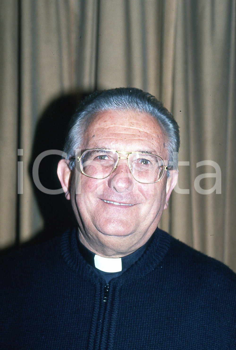 35mm vintage slide* 1990 AMELIA (TR)  Don Pierino GELMINI ritratto (13)  Diapositiva d'epoca, in formato 35 mm.CONDIZIONI: GOODE' severamente vietata la riproduzione. Tutti i diritti sono riservati.Nella diapositiva ICharta mette in vendita, sul negozio eBay e in esclusiva sul sito "icharta" il proprio archivio composto da numerose diapositive e negativi fotografici d'epoca, tutti originali e autentici, che attraversano la storia del costume italiano tra gli la fine degli anni Sessanta e Novanta.Si tratta di uno sguardo inedito sull'attualit&agrave;, la politica, la vita quotidiana, il gossip e la cultura, che fotografa il cambiamento della nazione in quest'ultimo scorcio del XX secolo. Un'occasione unica per il mercato del collezionismo, che vede finalmente disponibile un archivio eccezionale per vastit&agrave;, tematiche e condizioni, in un settore (il negativo fotografico e la diapositiva) di assoluta novit&agrave; e dalle interessanti prospettive di investimento. GOOD/buono   originale e autentica 1