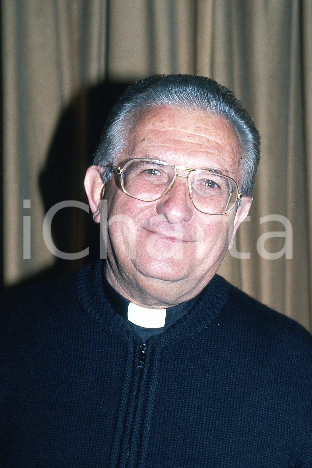 35mm vintage slide* 1990 AMELIA (TR)  Don Pierino GELMINI ritratto (14)  Diapositiva d'epoca, in formato 35 mm.CONDIZIONI: GOODE' severamente vietata la riproduzione. Tutti i diritti sono riservati.Nella diapositiva ICharta mette in vendita, sul negozio eBay e in esclusiva sul sito "icharta" il proprio archivio composto da numerose diapositive e negativi fotografici d'epoca, tutti originali e autentici, che attraversano la storia del costume italiano tra gli la fine degli anni Sessanta e Novanta.Si tratta di uno sguardo inedito sull'attualit&agrave;, la politica, la vita quotidiana, il gossip e la cultura, che fotografa il cambiamento della nazione in quest'ultimo scorcio del XX secolo. Un'occasione unica per il mercato del collezionismo, che vede finalmente disponibile un archivio eccezionale per vastit&agrave;, tematiche e condizioni, in un settore (il negativo fotografico e la diapositiva) di assoluta novit&agrave; e dalle interessanti prospettive di investimento. GOOD/buono   originale e autentica 1