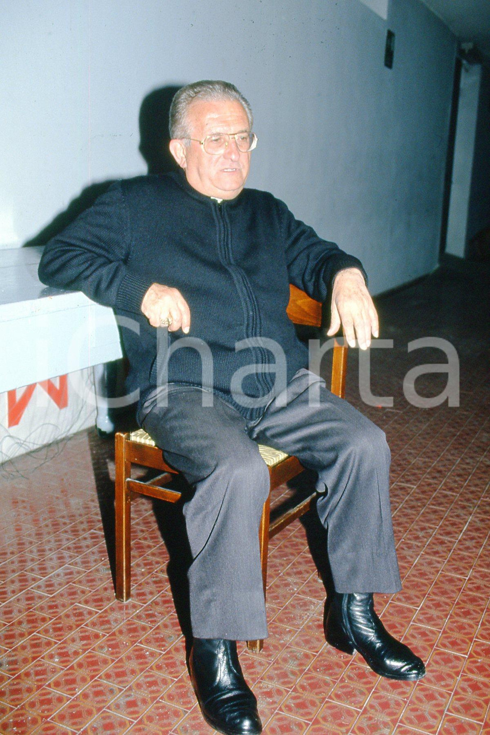 35mm vintage slide* 1990 AMELIA (TR)  Don Pierino GELMINI ritratto (18)  Diapositiva d'epoca, in formato 35 mm.CONDIZIONI: GOODE' severamente vietata la riproduzione. Tutti i diritti sono riservati.Nella diapositiva ICharta mette in vendita, sul negozio eBay e in esclusiva sul sito "icharta" il proprio archivio composto da numerose diapositive e negativi fotografici d'epoca, tutti originali e autentici, che attraversano la storia del costume italiano tra gli la fine degli anni Sessanta e Novanta.Si tratta di uno sguardo inedito sull'attualit&agrave;, la politica, la vita quotidiana, il gossip e la cultura, che fotografa il cambiamento della nazione in quest'ultimo scorcio del XX secolo. Un'occasione unica per il mercato del collezionismo, che vede finalmente disponibile un archivio eccezionale per vastit&agrave;, tematiche e condizioni, in un settore (il negativo fotografico e la diapositiva) di assoluta novit&agrave; e dalle interessanti prospettive di investimento. GOOD/buono   originale e autentica 1