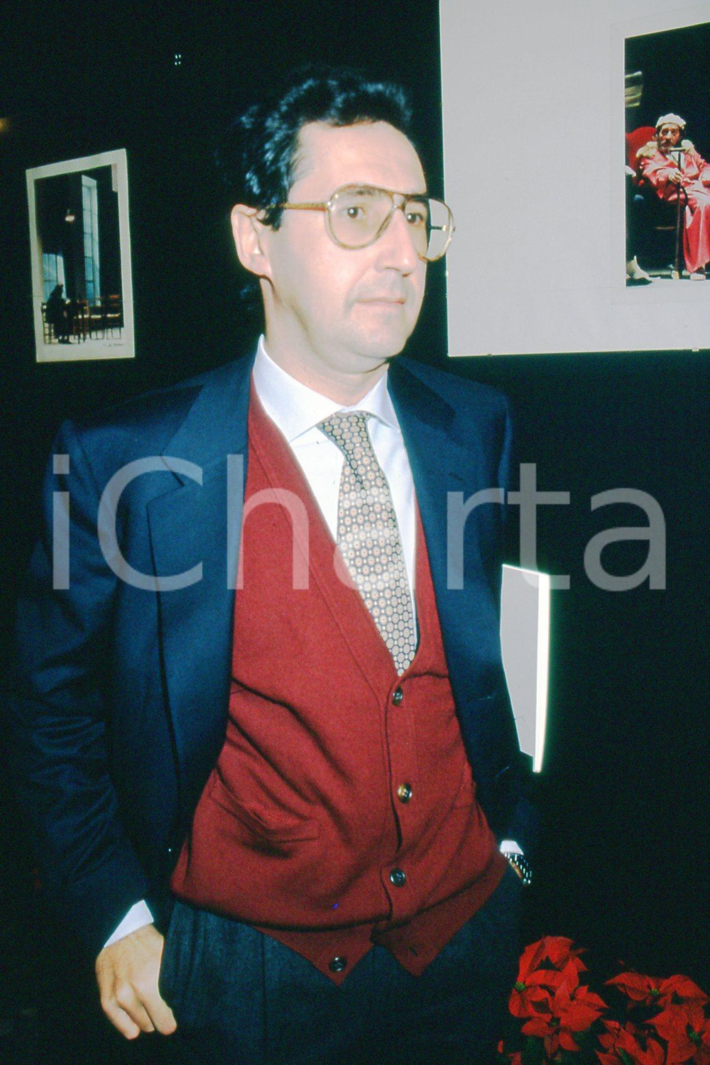 35mm vintage slide* 1995 MILANO Libero Corso BOVIO ritratto dell'avvocato (1)  Diapositiva d'epoca, in formato 35 mm.CONDIZIONI: GOODNella diapositiva &egrave; ritratto durante una conferenza.E' severamente vietata la riproduzione. Tutti i diritti sono riservati.Nella diapositiva ICharta mette in vendita, sul negozio eBay e in esclusiva sul sito "icharta" il proprio archivio composto da numerose diapositive e negativi fotografici d'epoca, tutti originali e autentici, che attraversano la storia del costume italiano tra gli la fine degli anni Sessanta e Novanta.Si tratta di uno sguardo inedito sull'attualit&agrave;, la politica, la vita quotidiana, il gossip e la cultura, che fotografa il cambiamento della nazione in quest'ultimo scorcio del XX secolo. Un'occasione unica per il mercato del collezionismo, che vede finalmente disponibile un archivio eccezionale per vastit&agrave;, tematiche e condizioni, in un settore (il negativo fotografico e la diapositiva) di assoluta novit&agrave; e dalle interessanti prospettive di investimento. GOOD/buono   originale e autentica 1