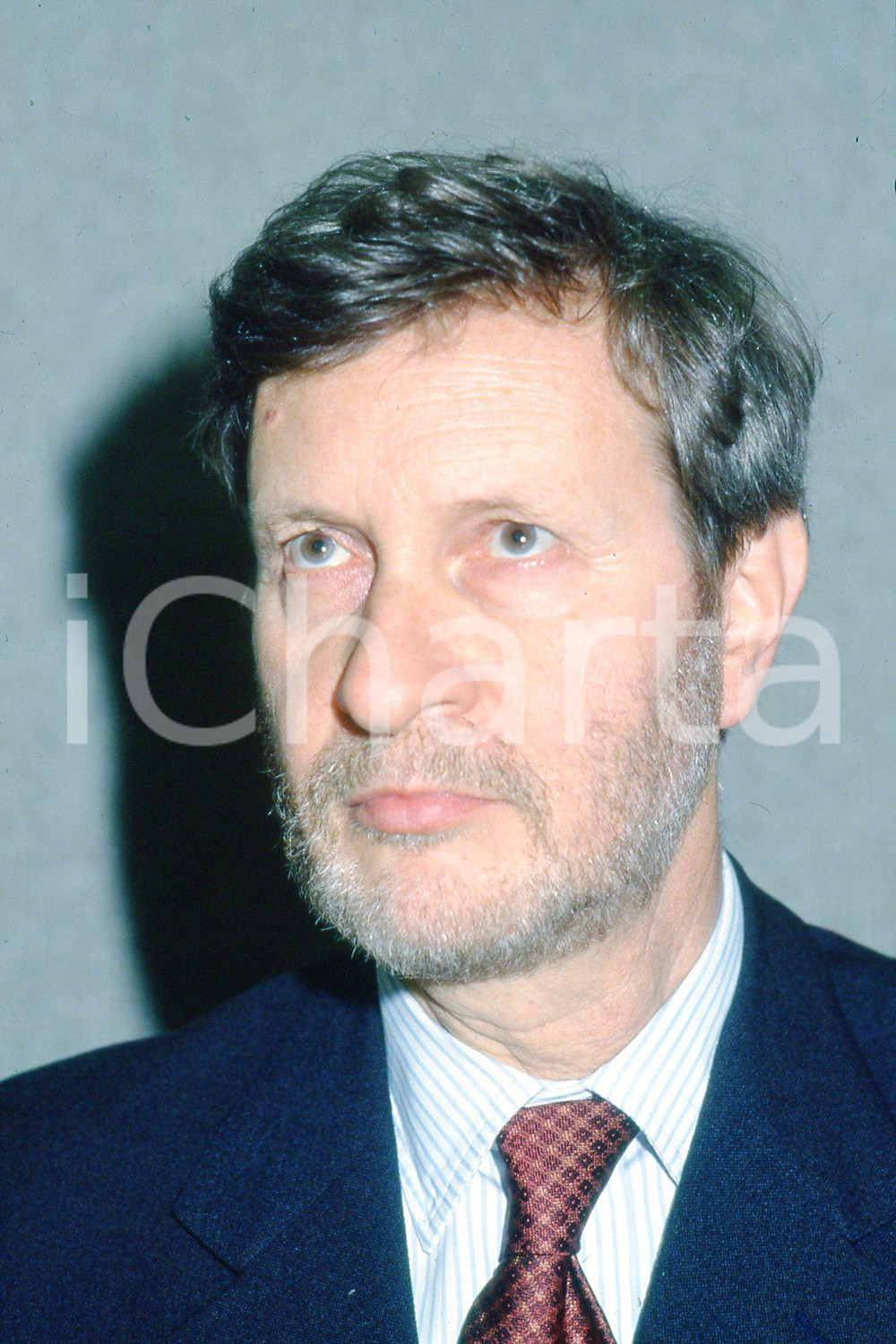 35mm vintage slide* 1990 TORINO Gianteresio "Gianni" VATTIMO ritratto (18)  Diapositiva d'epoca, in formato 35 mm.CONDIZIONI: GOODE' severamente vietata la riproduzione. Tutti i diritti sono riservati.Nella diapositiva ICharta mette in vendita, sul negozio eBay e in esclusiva sul sito "icharta" il proprio archivio composto da numerose diapositive e negativi fotografici d'epoca, tutti originali e autentici, che attraversano la storia del costume italiano tra gli la fine degli anni Sessanta e Novanta.Si tratta di uno sguardo inedito sull'attualit&agrave;, la politica, la vita quotidiana, il gossip e la cultura, che fotografa il cambiamento della nazione in quest'ultimo scorcio del XX secolo. Un'occasione unica per il mercato del collezionismo, che vede finalmente disponibile un archivio eccezionale per vastit&agrave;, tematiche e condizioni, in un settore (il negativo fotografico e la diapositiva) di assoluta novit&agrave; e dalle interessanti prospettive di investimento. GOOD/buono   originale e autentica 1