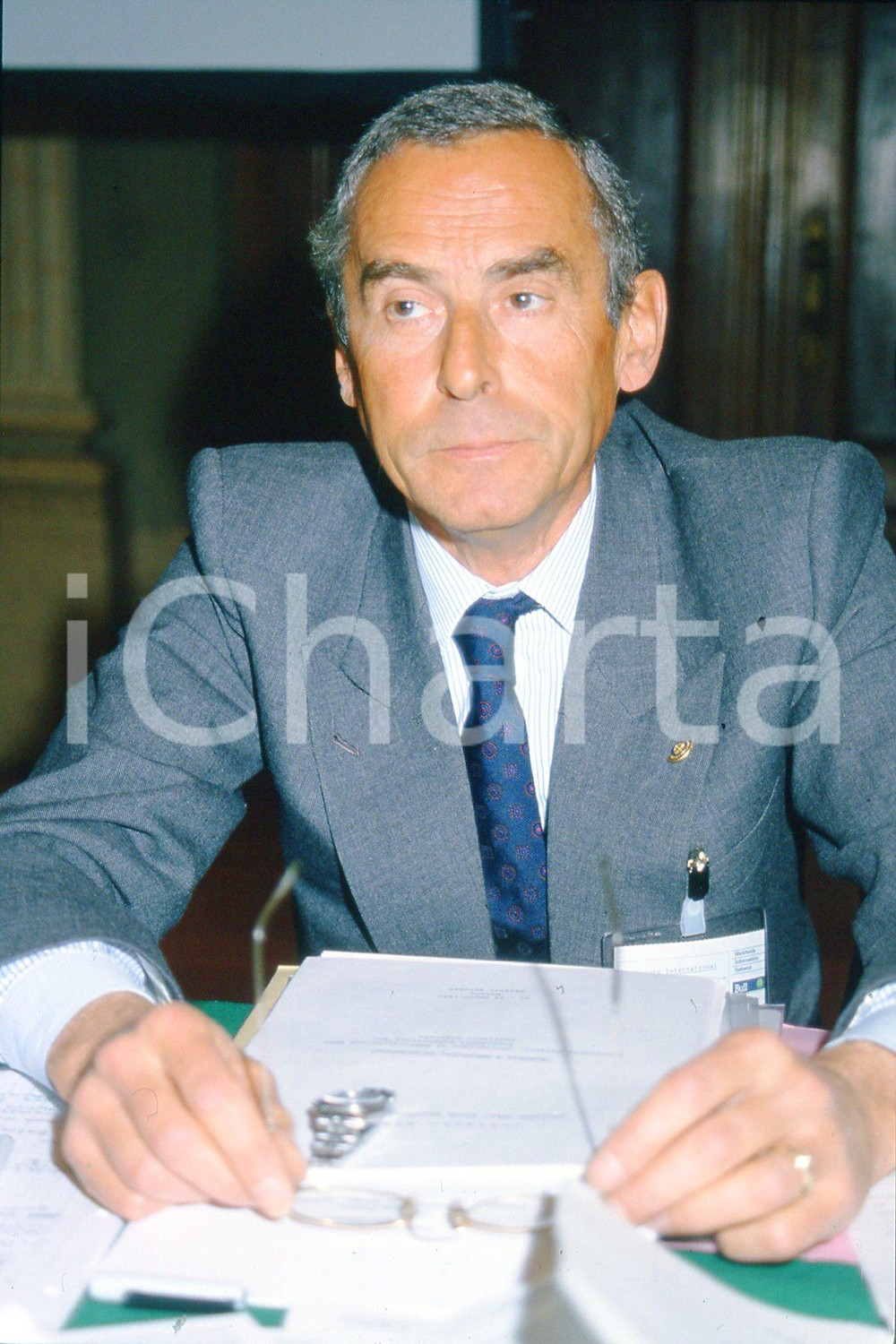 35mm vintage slide* 1990 ....rto VAUDO  Diapositiva d'epoca, in formato 35 mm.CONDIZIONI: GOODE' severamente vietata la riproduzione. Tutti i diritti sono riservati.Nella diapositiva ICharta mette in vendita, sul negozio eBay e in esclusiva sul sito "icharta" il proprio archivio composto da numerose diapositive e negativi fotografici d'epoca, tutti originali e autentici, che attraversano la storia del costume italiano tra gli la fine degli anni Sessanta e Novanta.Si tratta di uno sguardo inedito sull'attualit&agrave;, la politica, la vita quotidiana, il gossip e la cultura, che fotografa il cambiamento della nazione in quest'ultimo scorcio del XX secolo. Un'occasione unica per il mercato del collezionismo, che vede finalmente disponibile un archivio eccezionale per vastit&agrave;, tematiche e condizioni, in un settore (il negativo fotografico e la diapositiva) di assoluta novit&agrave; e dalle interessanti prospettive di investimento. GOOD/buono   originale e autentica 1