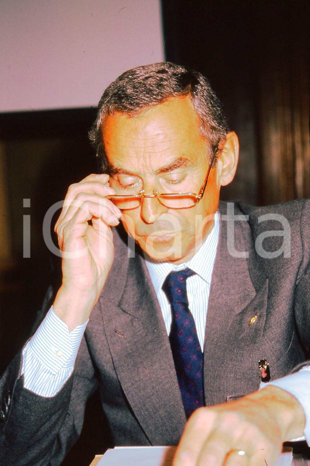 35mm vintage slide* 1990 ....rto VAUDO (1)  Diapositiva d'epoca, in formato 35 mm.CONDIZIONI: GOODE' severamente vietata la riproduzione. Tutti i diritti sono riservati.Nella diapositiva ICharta mette in vendita, sul negozio eBay e in esclusiva sul sito "icharta" il proprio archivio composto da numerose diapositive e negativi fotografici d'epoca, tutti originali e autentici, che attraversano la storia del costume italiano tra gli la fine degli anni Sessanta e Novanta.Si tratta di uno sguardo inedito sull'attualit&agrave;, la politica, la vita quotidiana, il gossip e la cultura, che fotografa il cambiamento della nazione in quest'ultimo scorcio del XX secolo. Un'occasione unica per il mercato del collezionismo, che vede finalmente disponibile un archivio eccezionale per vastit&agrave;, tematiche e condizioni, in un settore (il negativo fotografico e la diapositiva) di assoluta novit&agrave; e dalle interessanti prospettive di investimento. GOOD/buono   originale e autentica 1