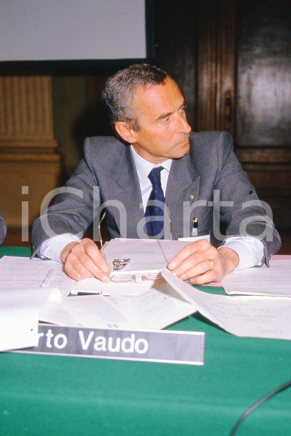 35mm vintage slide* 1990 ....rto VAUDO (4)  Diapositiva d'epoca, in formato 35 mm.CONDIZIONI: GOODE' severamente vietata la riproduzione. Tutti i diritti sono riservati.Nella diapositiva ICharta mette in vendita, sul negozio eBay e in esclusiva sul sito "icharta" il proprio archivio composto da numerose diapositive e negativi fotografici d'epoca, tutti originali e autentici, che attraversano la storia del costume italiano tra gli la fine degli anni Sessanta e Novanta.Si tratta di uno sguardo inedito sull'attualit&agrave;, la politica, la vita quotidiana, il gossip e la cultura, che fotografa il cambiamento della nazione in quest'ultimo scorcio del XX secolo. Un'occasione unica per il mercato del collezionismo, che vede finalmente disponibile un archivio eccezionale per vastit&agrave;, tematiche e condizioni, in un settore (il negativo fotografico e la diapositiva) di assoluta novit&agrave; e dalle interessanti prospettive di investimento. GOOD/buono   originale e autentica 1