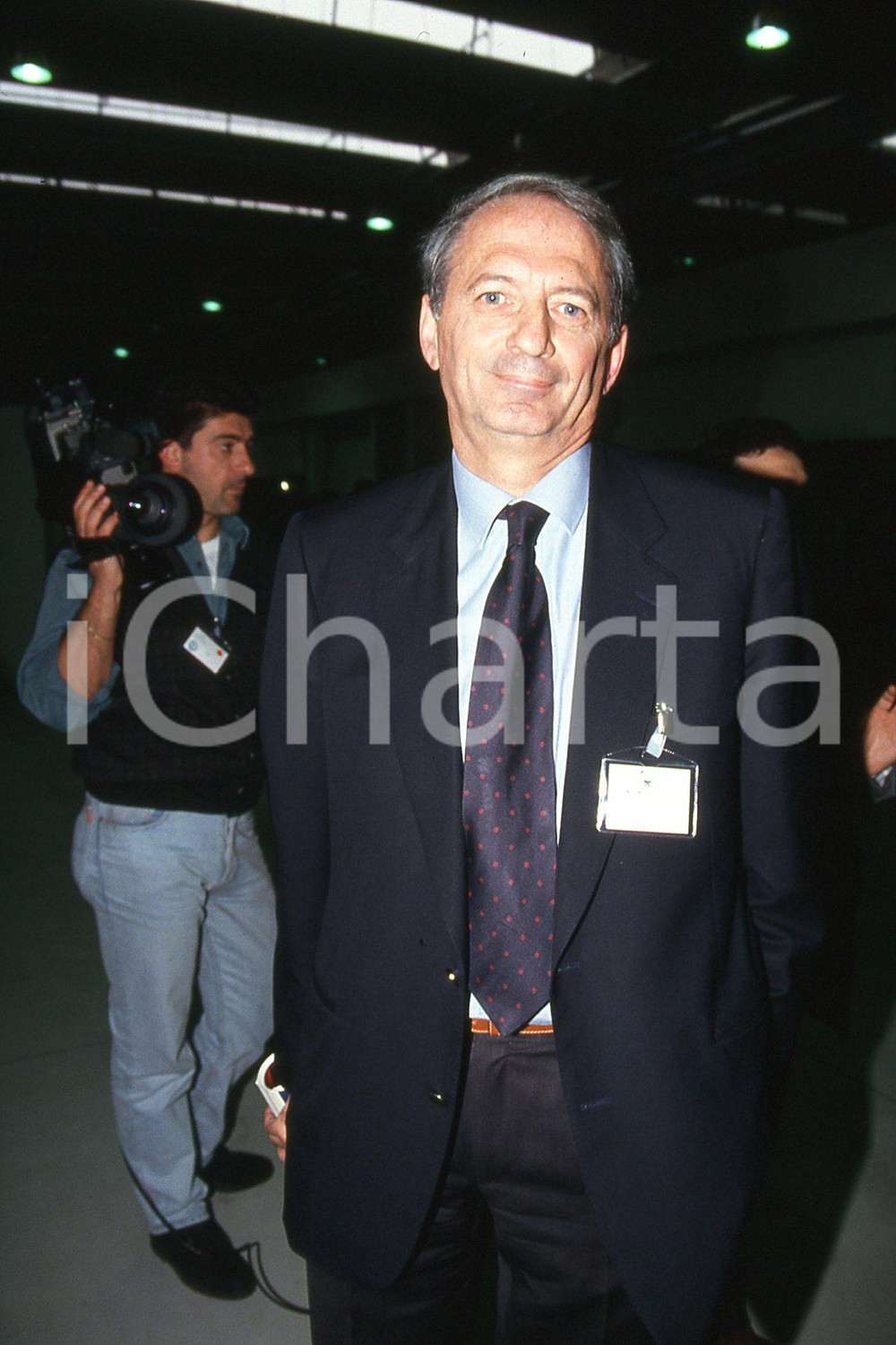 35mm vintage slide* 1995 ITALIA COSTUME Alberto BAULI ritratto a convegno (2)  Diapositiva d'epoca, in formato 35 mm.CONDIZIONI: GOODE' severamente vietata la riproduzione. Tutti i diritti sono riservati.Nella diapositiva ICharta mette in vendita, sul negozio eBay e in esclusiva sul sito "icharta" il proprio archivio composto da numerose diapositive e negativi fotografici d'epoca, tutti originali e autentici, che attraversano la storia del costume italiano tra gli la fine degli anni Sessanta e Novanta.Si tratta di uno sguardo inedito sull'attualit&agrave;, la politica, la vita quotidiana, il gossip e la cultura, che fotografa il cambiamento della nazione in quest'ultimo scorcio del XX secolo. Un'occasione unica per il mercato del collezionismo, che vede finalmente disponibile un archivio eccezionale per vastit&agrave;, tematiche e condizioni, in un settore (il negativo fotografico e la diapositiva) di assoluta novit&agrave; e dalle interessanti prospettive di investimento. GOOD/buono   originale e autentica 1