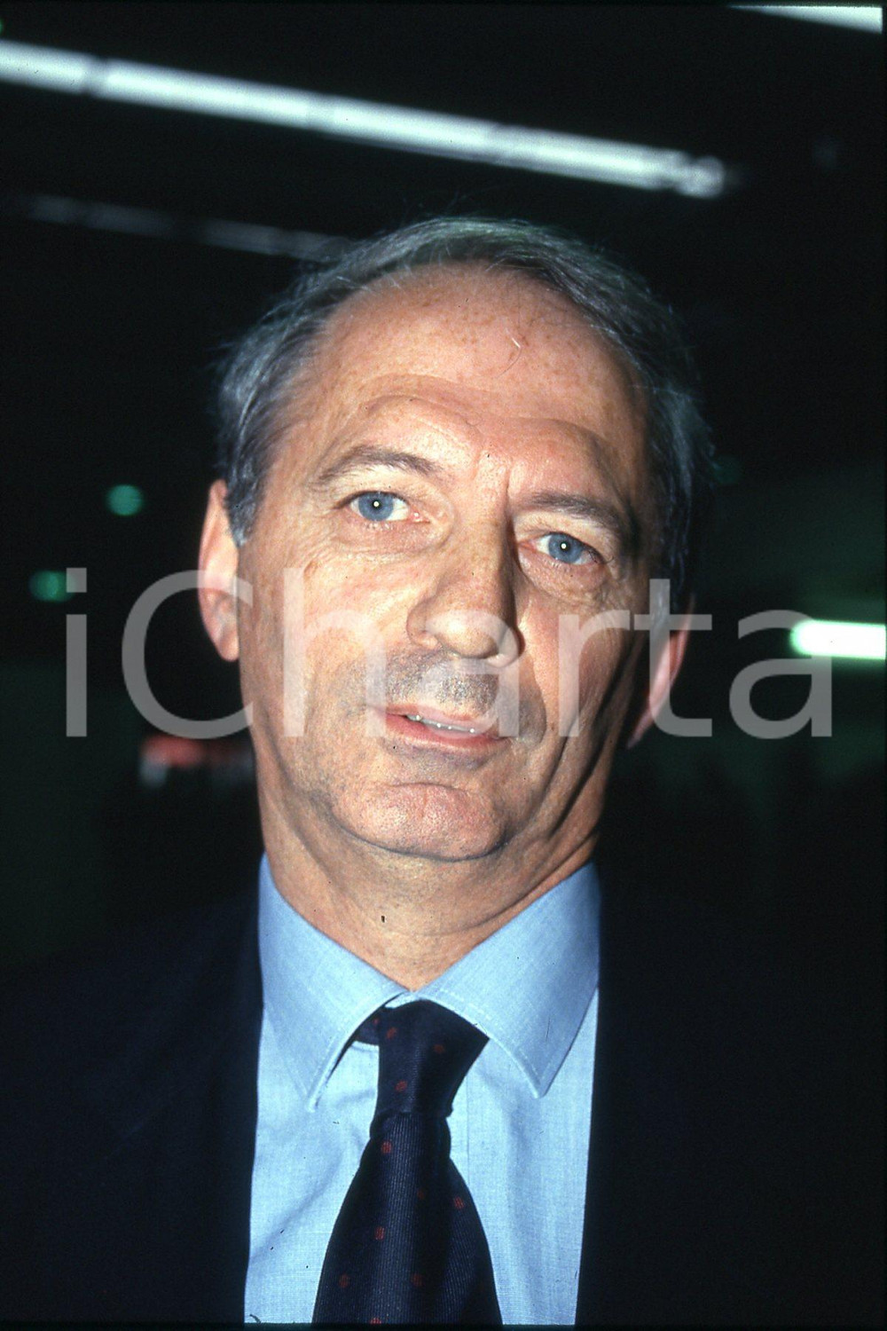 35mm vintage slide* 1995 ITALIA COSTUME Alberto BAULI ritratto a convegno (6)  Diapositiva d'epoca, in formato 35 mm.CONDIZIONI: GOODE' severamente vietata la riproduzione. Tutti i diritti sono riservati.Nella diapositiva ICharta mette in vendita, sul negozio eBay e in esclusiva sul sito "icharta" il proprio archivio composto da numerose diapositive e negativi fotografici d'epoca, tutti originali e autentici, che attraversano la storia del costume italiano tra gli la fine degli anni Sessanta e Novanta.Si tratta di uno sguardo inedito sull'attualit&agrave;, la politica, la vita quotidiana, il gossip e la cultura, che fotografa il cambiamento della nazione in quest'ultimo scorcio del XX secolo. Un'occasione unica per il mercato del collezionismo, che vede finalmente disponibile un archivio eccezionale per vastit&agrave;, tematiche e condizioni, in un settore (il negativo fotografico e la diapositiva) di assoluta novit&agrave; e dalle interessanti prospettive di investimento. GOOD/buono   originale e autentica 1