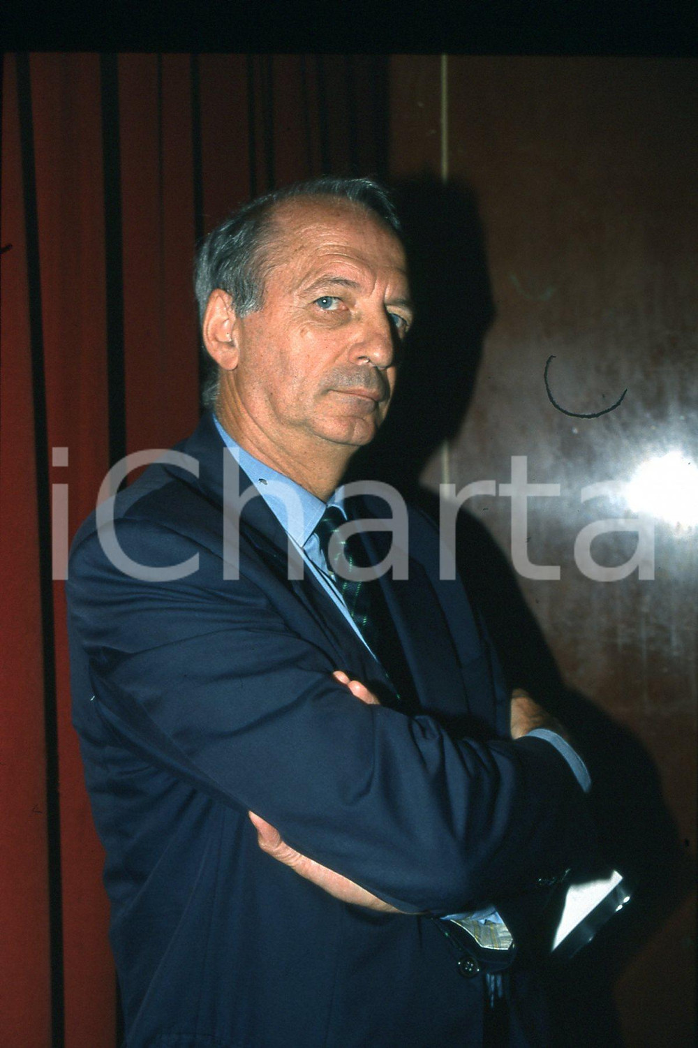 35mm vintage slide* 1998 MILANO Teatro Manzoni Alberto BAULI a convegno (1)  Diapositiva d'epoca, in formato 35 mm.CONDIZIONI: GOODNella diapositiva &egrave; ritratto alla Settimana della comunicazione d'impresa.E' severamente vietata la riproduzione. Tutti i diritti sono riservati.Nella diapositiva ICharta mette in vendita, sul negozio eBay e in esclusiva sul sito "icharta" il proprio archivio composto da numerose diapositive e negativi fotografici d'epoca, tutti originali e autentici, che attraversano la storia del costume italiano tra gli la fine degli anni Sessanta e Novanta.Si tratta di uno sguardo inedito sull'attualit&agrave;, la politica, la vita quotidiana, il gossip e la cultura, che fotografa il cambiamento della nazione in quest'ultimo scorcio del XX secolo. Un'occasione unica per il mercato del collezionismo, che vede finalmente disponibile un archivio eccezionale per vastit&agrave;, tematiche e condizioni, in un settore (il negativo fotografico e la diapositiva) di assoluta novit&agrave; e dalle interessanti prospettive di investimento. GOOD/buono   originale e autentica 1