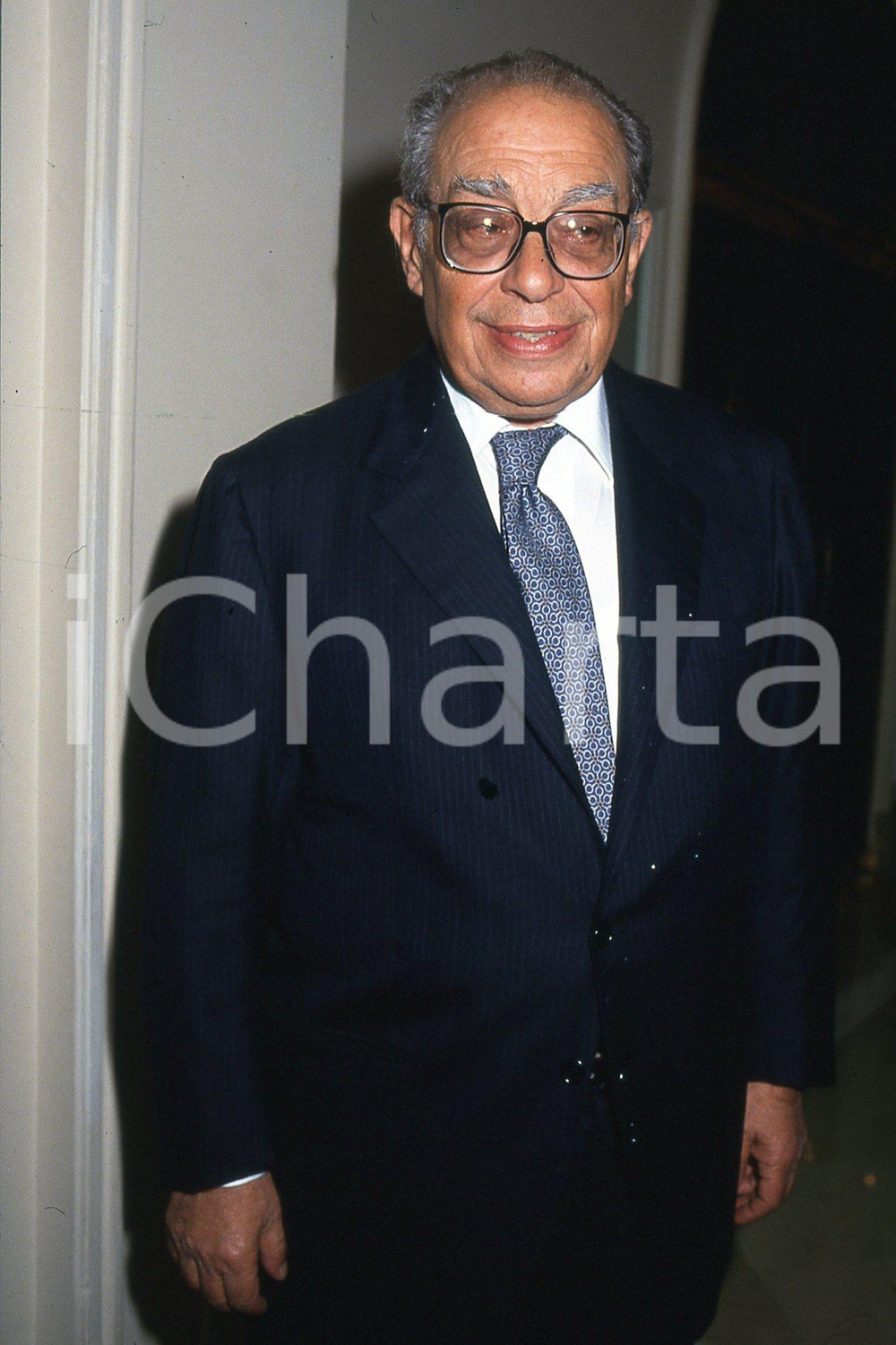 35mm vintage slide* 1991 ROMA Ferdinando VENTRIGLIA ritratto in sala convegno 7  Diapositiva d'epoca, in formato 35 mm.CONDIZIONI: GOODE' severamente vietata la riproduzione. Tutti i diritti sono riservati.Nella diapositiva ICharta mette in vendita, sul negozio eBay e in esclusiva sul sito "icharta" il proprio archivio composto da numerose diapositive e negativi fotografici d'epoca, tutti originali e autentici, che attraversano la storia del costume italiano tra gli la fine degli anni Sessanta e Novanta.Si tratta di uno sguardo inedito sull'attualit&agrave;, la politica, la vita quotidiana, il gossip e la cultura, che fotografa il cambiamento della nazione in quest'ultimo scorcio del XX secolo. Un'occasione unica per il mercato del collezionismo, che vede finalmente disponibile un archivio eccezionale per vastit&agrave;, tematiche e condizioni, in un settore (il negativo fotografico e la diapositiva) di assoluta novit&agrave; e dalle interessanti prospettive di investimento. GOOD/buono   originale e autentica 1