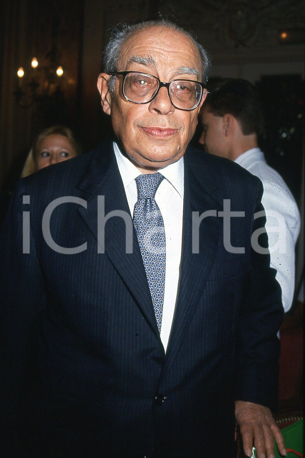 35mm vintage slide* 1991 ROMA Ferdinando VENTRIGLIA ritratto in sala convegno 8  Diapositiva d'epoca, in formato 35 mm.CONDIZIONI: GOODE' severamente vietata la riproduzione. Tutti i diritti sono riservati.Nella diapositiva ICharta mette in vendita, sul negozio eBay e in esclusiva sul sito "icharta" il proprio archivio composto da numerose diapositive e negativi fotografici d'epoca, tutti originali e autentici, che attraversano la storia del costume italiano tra gli la fine degli anni Sessanta e Novanta.Si tratta di uno sguardo inedito sull'attualit&agrave;, la politica, la vita quotidiana, il gossip e la cultura, che fotografa il cambiamento della nazione in quest'ultimo scorcio del XX secolo. Un'occasione unica per il mercato del collezionismo, che vede finalmente disponibile un archivio eccezionale per vastit&agrave;, tematiche e condizioni, in un settore (il negativo fotografico e la diapositiva) di assoluta novit&agrave; e dalle interessanti prospettive di investimento. GOOD/buono   originale e autentica 1