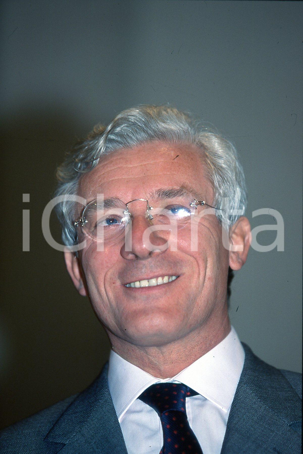 35mm vintage slide* 2000 BRESCIA sindaco Paolo CORSINI  ritratto  Diapositiva d'epoca, in formato 35 mm.CONDIZIONI: GOODNella diapositiva ICharta mette in vendita, sul negozio eBay e in esclusiva sul sito "icharta" il proprio archivio composto da numerose diapositive e negativi fotografici d'epoca, tutti originali e autentici, che attraversano la storia del costume italiano tra gli la fine degli anni Sessanta e Novanta.Si tratta di uno sguardo inedito sull'attualit&agrave;, la politica, la vita quotidiana, il gossip e la cultura, che fotografa il cambiamento della nazione in quest'ultimo scorcio del XX secolo. Un'occasione unica per il mercato del collezionismo, che vede finalmente disponibile un archivio eccezionale per vastit&agrave;, tematiche e condizioni, in un settore (il negativo fotografico e la diapositiva) di assoluta novit&agrave; e dalle interessanti prospettive di investimento. GOOD/buono   originale e autentica 1