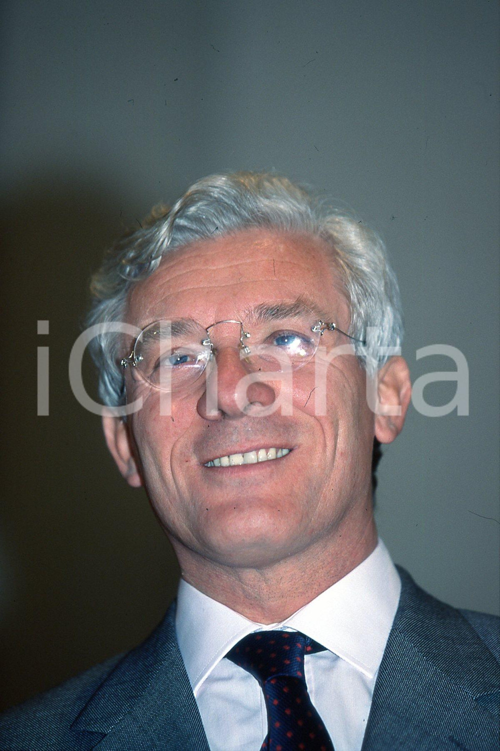 35mm vintage slide* 2000 BRESCIA sindaco Paolo CORSINI  ritratto (1)  Diapositiva d'epoca, in formato 35 mm.CONDIZIONI: GOODNella diapositiva ICharta mette in vendita, sul negozio eBay e in esclusiva sul sito "icharta" il proprio archivio composto da numerose diapositive e negativi fotografici d'epoca, tutti originali e autentici, che attraversano la storia del costume italiano tra gli la fine degli anni Sessanta e Novanta.Si tratta di uno sguardo inedito sull'attualit&agrave;, la politica, la vita quotidiana, il gossip e la cultura, che fotografa il cambiamento della nazione in quest'ultimo scorcio del XX secolo. Un'occasione unica per il mercato del collezionismo, che vede finalmente disponibile un archivio eccezionale per vastit&agrave;, tematiche e condizioni, in un settore (il negativo fotografico e la diapositiva) di assoluta novit&agrave; e dalle interessanti prospettive di investimento. GOOD/buono   originale e autentica 1