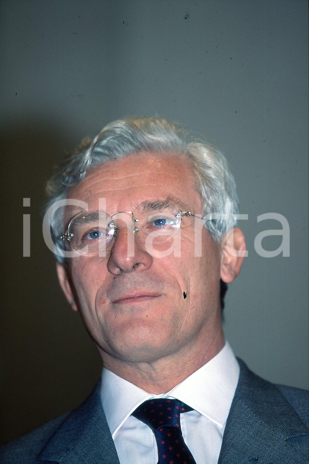 35mm vintage slide* 2000 BRESCIA sindaco Paolo CORSINI  ritratto (3)  Diapositiva d'epoca, in formato 35 mm.CONDIZIONI: GOODNella diapositiva ICharta mette in vendita, sul negozio eBay e in esclusiva sul sito "icharta" il proprio archivio composto da numerose diapositive e negativi fotografici d'epoca, tutti originali e autentici, che attraversano la storia del costume italiano tra gli la fine degli anni Sessanta e Novanta.Si tratta di uno sguardo inedito sull'attualit&agrave;, la politica, la vita quotidiana, il gossip e la cultura, che fotografa il cambiamento della nazione in quest'ultimo scorcio del XX secolo. Un'occasione unica per il mercato del collezionismo, che vede finalmente disponibile un archivio eccezionale per vastit&agrave;, tematiche e condizioni, in un settore (il negativo fotografico e la diapositiva) di assoluta novit&agrave; e dalle interessanti prospettive di investimento. GOOD/buono   originale e autentica 1