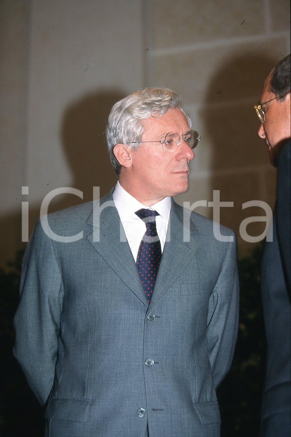 35mm vintage slide* 2000 BRESCIA sindaco Paolo CORSINI  ritratto (5)  Diapositiva d'epoca, in formato 35 mm.CONDIZIONI: GOODNella diapositiva ICharta mette in vendita, sul negozio eBay e in esclusiva sul sito "icharta" il proprio archivio composto da numerose diapositive e negativi fotografici d'epoca, tutti originali e autentici, che attraversano la storia del costume italiano tra gli la fine degli anni Sessanta e Novanta.Si tratta di uno sguardo inedito sull'attualit&agrave;, la politica, la vita quotidiana, il gossip e la cultura, che fotografa il cambiamento della nazione in quest'ultimo scorcio del XX secolo. Un'occasione unica per il mercato del collezionismo, che vede finalmente disponibile un archivio eccezionale per vastit&agrave;, tematiche e condizioni, in un settore (il negativo fotografico e la diapositiva) di assoluta novit&agrave; e dalle interessanti prospettive di investimento. GOOD/buono   originale e autentica 1