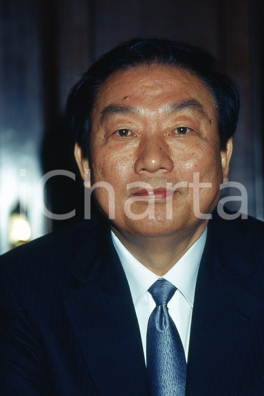 35mm vintage slide* 2001 MILANO Settimana culturale SHANGHAI-MILANO Zhou MUYAO 3  Diapositiva d'epoca, in formato 35 mm.CONDIZIONI: GOODNella diapositiva appare il vicesindaco alla conferenza stampa a Palazzo Marino.Nella diapositiva ICharta mette in vendita, sul negozio eBay e in esclusiva sul sito "icharta" il proprio archivio composto da numerose diapositive e negativi fotografici d'epoca, tutti originali e autentici, che attraversano la storia del costume italiano tra gli la fine degli anni Sessanta e Novanta.Si tratta di uno sguardo inedito sull'attualit&agrave;, la politica, la vita quotidiana, il gossip e la cultura, che fotografa il cambiamento della nazione in quest'ultimo scorcio del XX secolo. Un'occasione unica per il mercato del collezionismo, che vede finalmente disponibile un archivio eccezionale per vastit&agrave;, tematiche e condizioni, in un settore (il negativo fotografico e la diapositiva) di assoluta novit&agrave; e dalle interessanti prospettive di investimento. GOOD/buono   originale e autentica 1