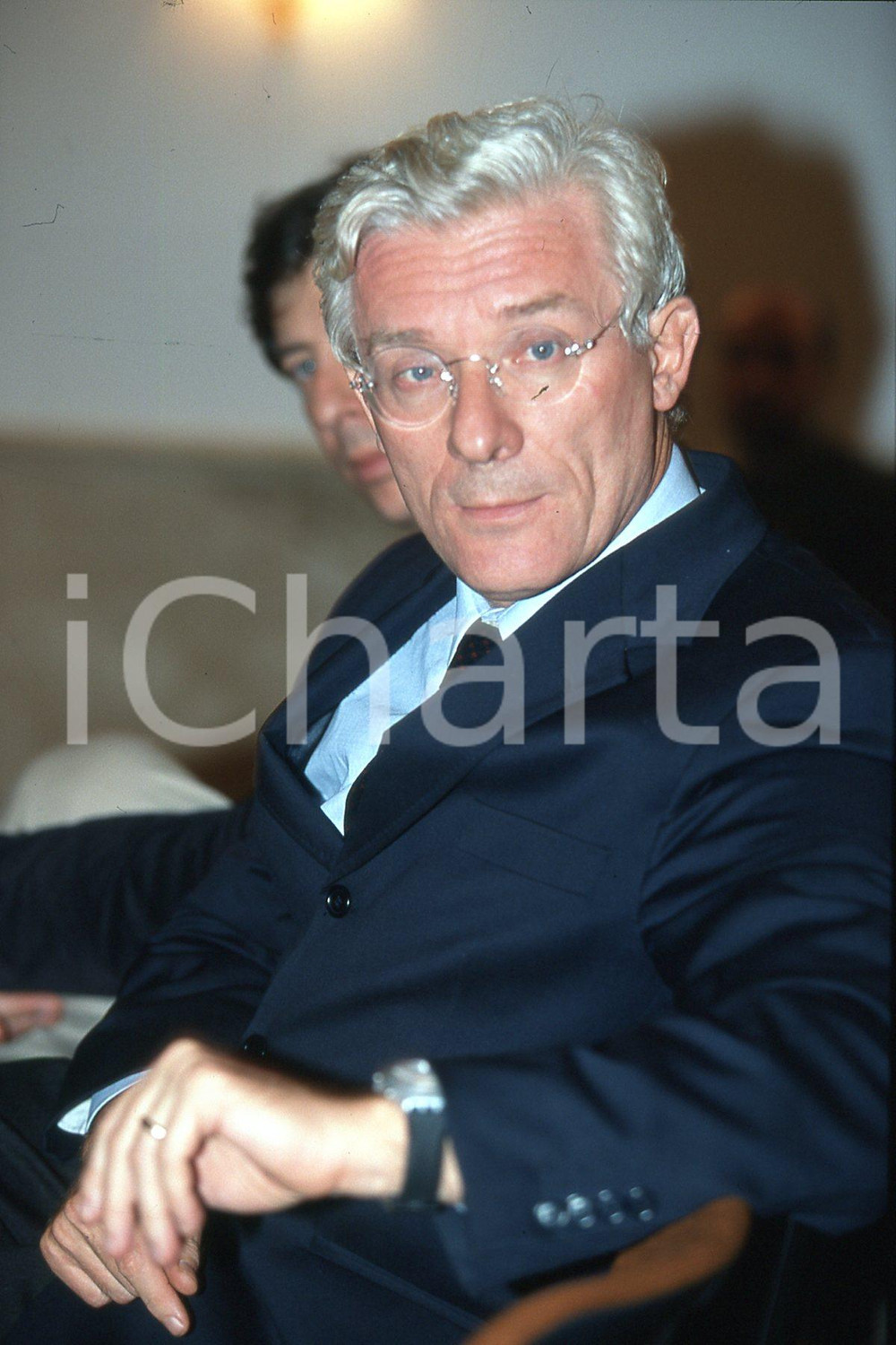 35mm vintage slide* 2000 BRESCIA sindaco Paolo CORSINI ritratto (10)  Diapositiva d'epoca, in formato 35 mm.CONDIZIONI: GOODNella diapositiva ICharta mette in vendita, sul negozio eBay e in esclusiva sul sito "icharta" il proprio archivio composto da numerose diapositive e negativi fotografici d'epoca, tutti originali e autentici, che attraversano la storia del costume italiano tra gli la fine degli anni Sessanta e Novanta.Si tratta di uno sguardo inedito sull'attualit&agrave;, la politica, la vita quotidiana, il gossip e la cultura, che fotografa il cambiamento della nazione in quest'ultimo scorcio del XX secolo. Un'occasione unica per il mercato del collezionismo, che vede finalmente disponibile un archivio eccezionale per vastit&agrave;, tematiche e condizioni, in un settore (il negativo fotografico e la diapositiva) di assoluta novit&agrave; e dalle interessanti prospettive di investimento. GOOD/buono   originale e autentica 1