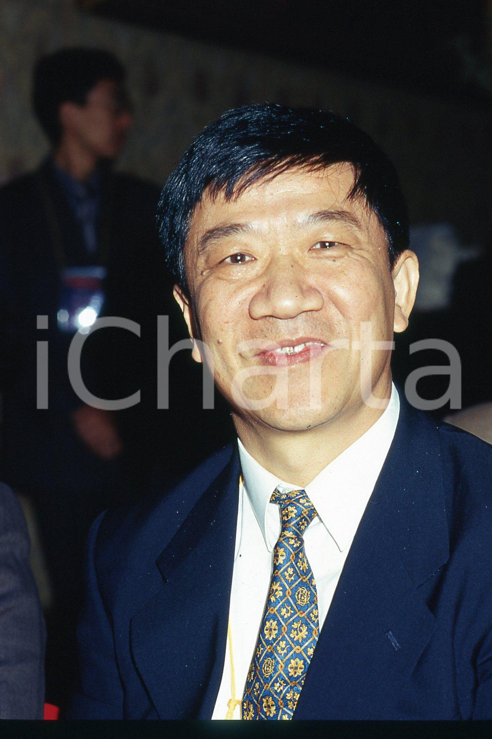 35mm vintage slide* 2001 MILANO Settimana culturale SHANGHAI-MILANO Yao MINBAO 3  Diapositiva d'epoca, in formato 35 mm.CONDIZIONI: GOODNella diapositiva appare l'assessore al turismo di Shanghai alla conferenza stampa a Palazzo Marino.Nella diapositiva ICharta mette in vendita, sul negozio eBay e in esclusiva sul sito "icharta" il proprio archivio composto da numerose diapositive e negativi fotografici d'epoca, tutti originali e autentici, che attraversano la storia del costume italiano tra gli la fine degli anni Sessanta e Novanta.Si tratta di uno sguardo inedito sull'attualit&agrave;, la politica, la vita quotidiana, il gossip e la cultura, che fotografa il cambiamento della nazione in quest'ultimo scorcio del XX secolo. Un'occasione unica per il mercato del collezionismo, che vede finalmente disponibile un archivio eccezionale per vastit&agrave;, tematiche e condizioni, in un settore (il negativo fotografico e la diapositiva) di assoluta novit&agrave; e dalle interessanti prospettive di investimento. GOOD/buono   originale e autentica 1