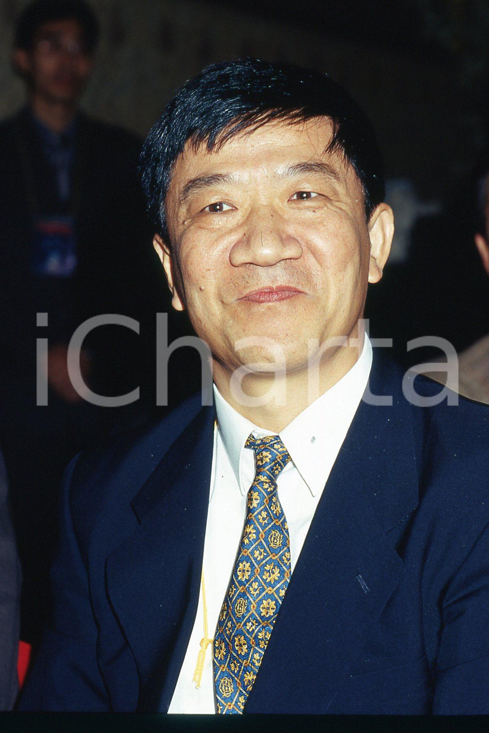 35mm vintage slide* 2001 MILANO Settimana culturale SHANGHAI-MILANO Yao MINBAO 4  Diapositiva d'epoca, in formato 35 mm.CONDIZIONI: GOODNella diapositiva appare l'assessore al turismo di Shanghai alla conferenza stampa a Palazzo Marino.Nella diapositiva ICharta mette in vendita, sul negozio eBay e in esclusiva sul sito "icharta" il proprio archivio composto da numerose diapositive e negativi fotografici d'epoca, tutti originali e autentici, che attraversano la storia del costume italiano tra gli la fine degli anni Sessanta e Novanta.Si tratta di uno sguardo inedito sull'attualit&agrave;, la politica, la vita quotidiana, il gossip e la cultura, che fotografa il cambiamento della nazione in quest'ultimo scorcio del XX secolo. Un'occasione unica per il mercato del collezionismo, che vede finalmente disponibile un archivio eccezionale per vastit&agrave;, tematiche e condizioni, in un settore (il negativo fotografico e la diapositiva) di assoluta novit&agrave; e dalle interessanti prospettive di investimento. GOOD/buono   originale e autentica 1