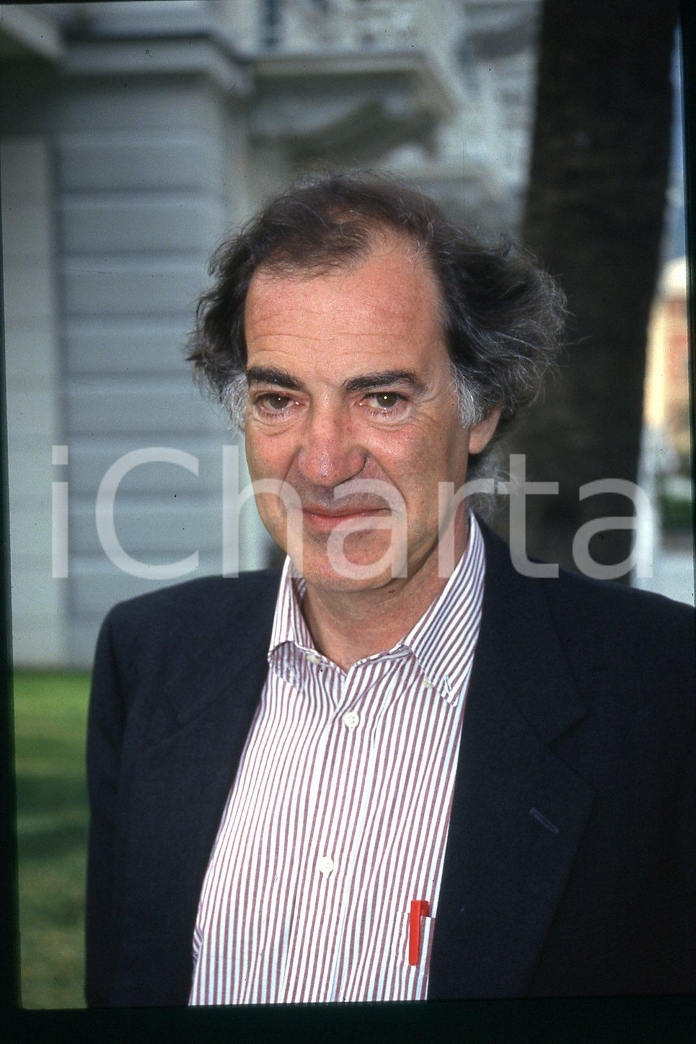 35mm vintage slide* 1990 ca ITALIA COSTUME Salvatore VECA ritratto in riviera 2  Diapositiva d'epoca, in formato 35 mm.CONDIZIONI: GOODNella diapositiva ICharta mette in vendita, sul negozio eBay e in esclusiva sul sito "icharta" il proprio archivio composto da numerose diapositive e negativi fotografici d'epoca, tutti originali e autentici, che attraversano la storia del costume italiano tra gli la fine degli anni Sessanta e Novanta.Si tratta di uno sguardo inedito sull'attualit&agrave;, la politica, la vita quotidiana, il gossip e la cultura, che fotografa il cambiamento della nazione in quest'ultimo scorcio del XX secolo. Un'occasione unica per il mercato del collezionismo, che vede finalmente disponibile un archivio eccezionale per vastit&agrave;, tematiche e condizioni, in un settore (il negativo fotografico e la diapositiva) di assoluta novit&agrave; e dalle interessanti prospettive di investimento. GOOD/buono   originale e autentica 1