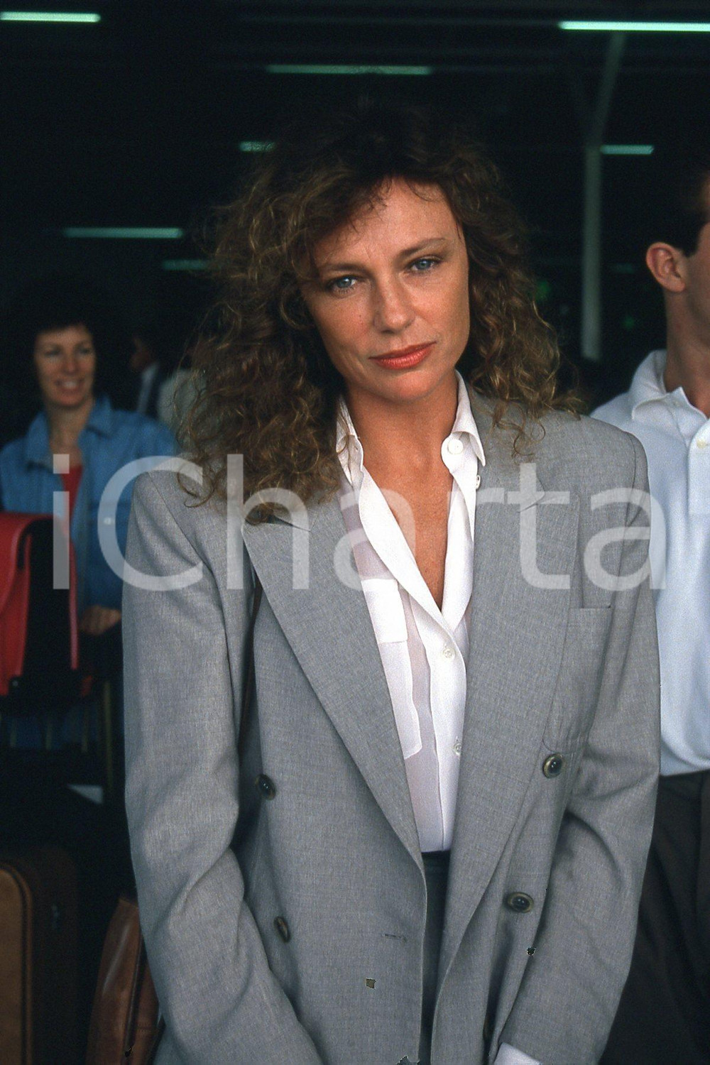 35mm vintage slide* 1995 VENEZIA Jacqueline BISSET alla mostra del cinema  Diapositiva d'epoca, in formato 35 mm.CONDIZIONI: GOODNella diapositiva ICharta mette in vendita, sul negozio eBay e in esclusiva sul sito "icharta" il proprio archivio composto da numerose diapositive e negativi fotografici d'epoca, tutti originali e autentici, che attraversano la storia del costume italiano tra gli la fine degli anni Sessanta e Novanta.Si tratta di uno sguardo inedito sull'attualit&agrave;, la politica, la vita quotidiana, il gossip e la cultura, che fotografa il cambiamento della nazione in quest'ultimo scorcio del XX secolo. Un'occasione unica per il mercato del collezionismo, che vede finalmente disponibile un archivio eccezionale per vastit&agrave;, tematiche e condizioni, in un settore (il negativo fotografico e la diapositiva) di assoluta novit&agrave; e dalle interessanti prospettive di investimento. GOOD/buono   originale e autentica 1