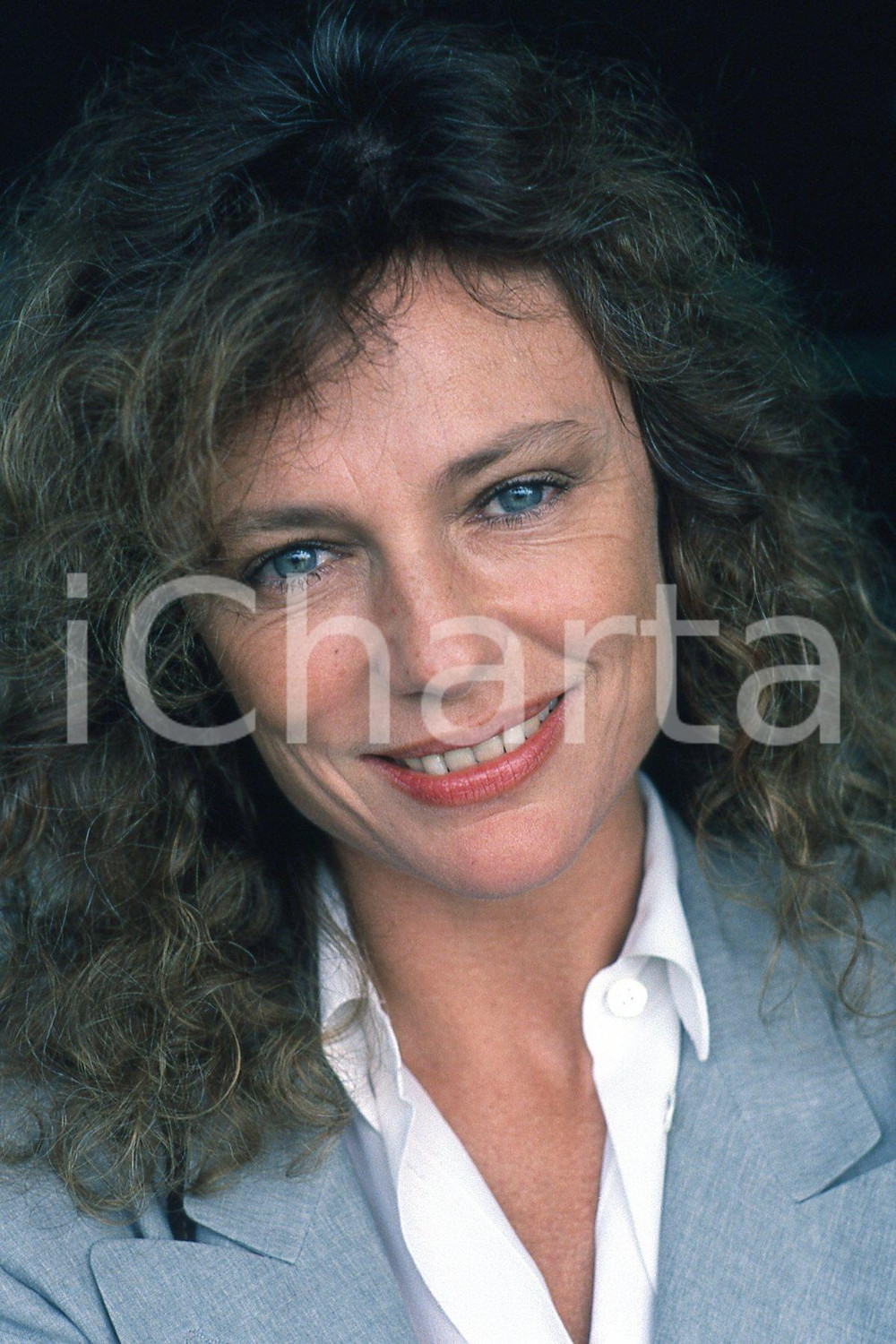 35mm vintage slide* 1995 VENEZIA Jacqueline BISSET alla mostra del cinema (1)  Diapositiva d'epoca, in formato 35 mm.CONDIZIONI: GOODNella diapositiva ICharta mette in vendita, sul negozio eBay e in esclusiva sul sito "icharta" il proprio archivio composto da numerose diapositive e negativi fotografici d'epoca, tutti originali e autentici, che attraversano la storia del costume italiano tra gli la fine degli anni Sessanta e Novanta.Si tratta di uno sguardo inedito sull'attualit&agrave;, la politica, la vita quotidiana, il gossip e la cultura, che fotografa il cambiamento della nazione in quest'ultimo scorcio del XX secolo. Un'occasione unica per il mercato del collezionismo, che vede finalmente disponibile un archivio eccezionale per vastit&agrave;, tematiche e condizioni, in un settore (il negativo fotografico e la diapositiva) di assoluta novit&agrave; e dalle interessanti prospettive di investimento. GOOD/buono   originale e autentica 1