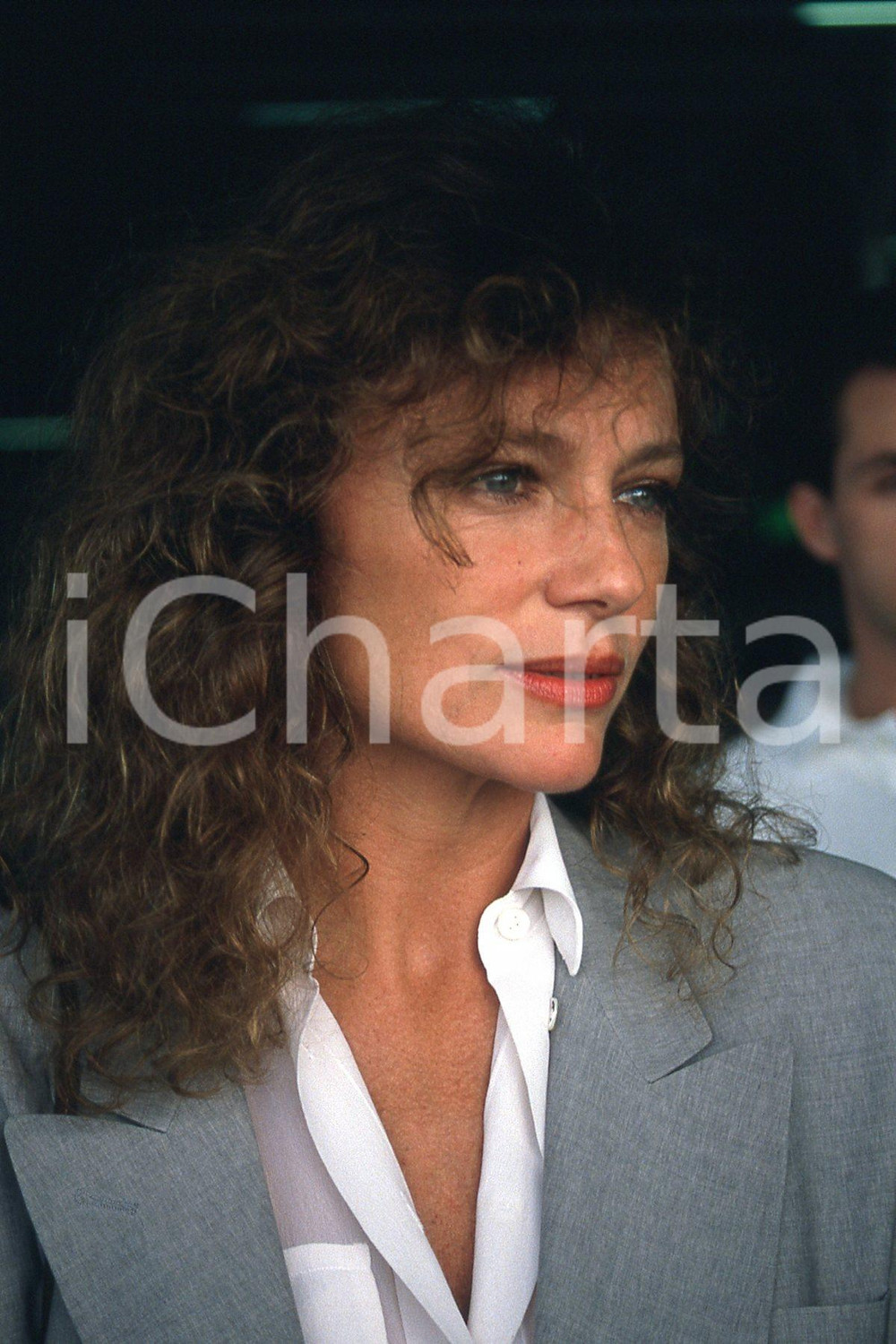 35mm vintage slide* 1995 VENEZIA Jacqueline BISSET alla mostra del cinema (2)  Diapositiva d'epoca, in formato 35 mm.CONDIZIONI: GOODNella diapositiva ICharta mette in vendita, sul negozio eBay e in esclusiva sul sito "icharta" il proprio archivio composto da numerose diapositive e negativi fotografici d'epoca, tutti originali e autentici, che attraversano la storia del costume italiano tra gli la fine degli anni Sessanta e Novanta.Si tratta di uno sguardo inedito sull'attualit&agrave;, la politica, la vita quotidiana, il gossip e la cultura, che fotografa il cambiamento della nazione in quest'ultimo scorcio del XX secolo. Un'occasione unica per il mercato del collezionismo, che vede finalmente disponibile un archivio eccezionale per vastit&agrave;, tematiche e condizioni, in un settore (il negativo fotografico e la diapositiva) di assoluta novit&agrave; e dalle interessanti prospettive di investimento. GOOD/buono   originale e autentica 1