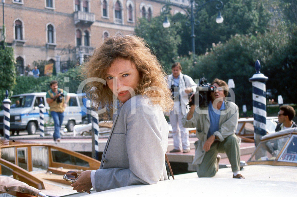 35mm vintage slide* 1995 VENEZIA Jacqueline BISSET all'imbarcadero del Lido
