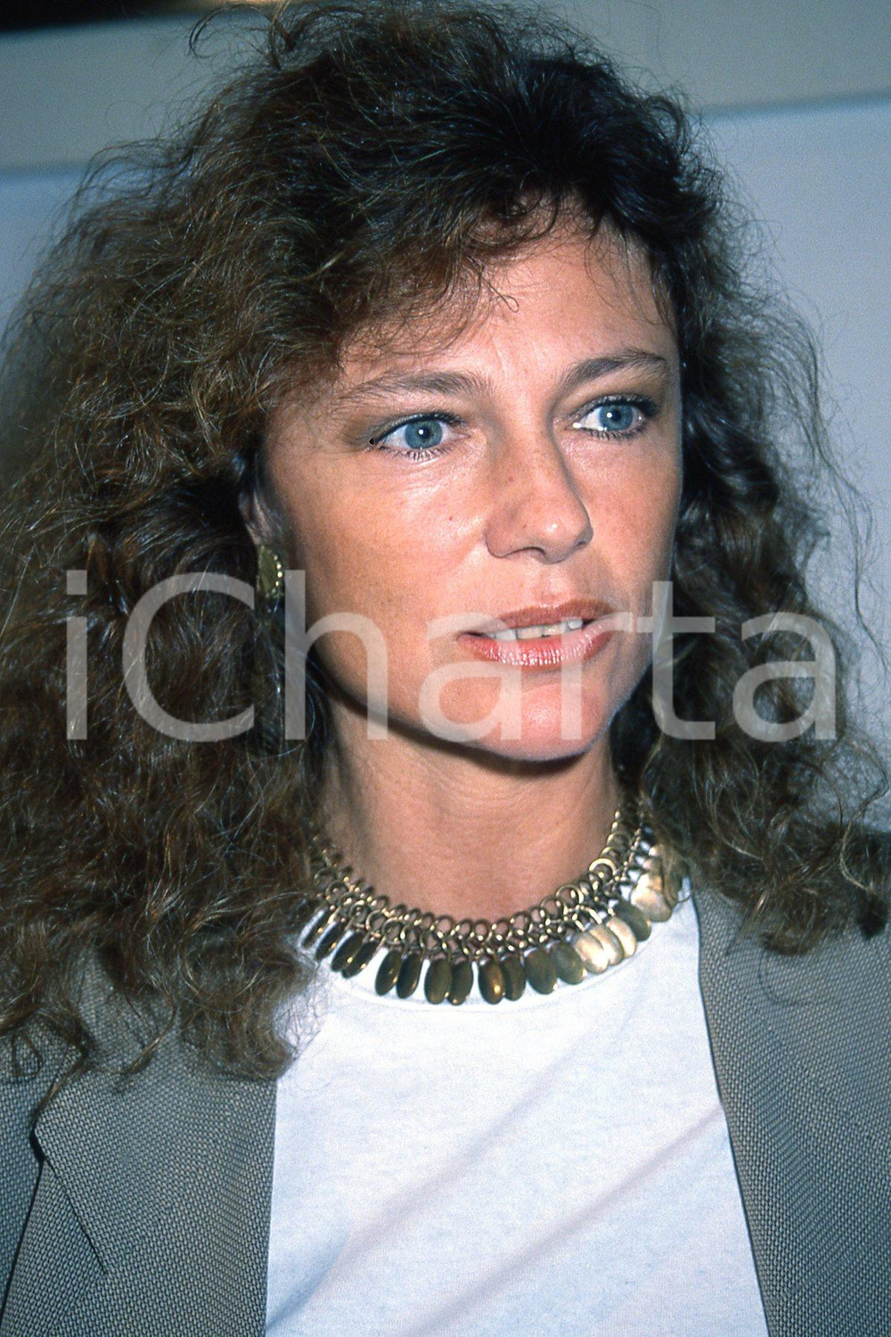 35mm vintage slide* 1989 USA CINEMA Jacqueline BISSET ritratto dell'attrice (2)  Diapositiva d'epoca, in formato 35 mm.CONDIZIONI: GOODNella diapositiva ICharta mette in vendita, sul negozio eBay e in esclusiva sul sito "icharta" il proprio archivio composto da numerose diapositive e negativi fotografici d'epoca, tutti originali e autentici, che attraversano la storia del costume italiano tra gli la fine degli anni Sessanta e Novanta.Si tratta di uno sguardo inedito sull'attualit&agrave;, la politica, la vita quotidiana, il gossip e la cultura, che fotografa il cambiamento della nazione in quest'ultimo scorcio del XX secolo. Un'occasione unica per il mercato del collezionismo, che vede finalmente disponibile un archivio eccezionale per vastit&agrave;, tematiche e condizioni, in un settore (il negativo fotografico e la diapositiva) di assoluta novit&agrave; e dalle interessanti prospettive di investimento. GOOD/buono   originale e autentica 1