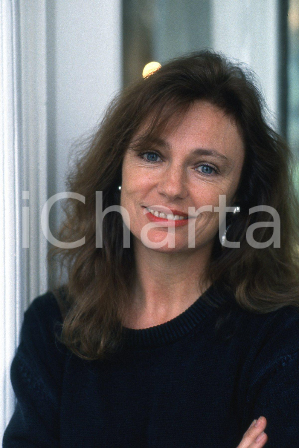 35mm vintage slide* 1995 VENEZIA Jacqueline BISSET ritratto in interno hotel (2)  Diapositiva d'epoca, in formato 35 mm.CONDIZIONI: GOODNella diapositiva ICharta mette in vendita, sul negozio eBay e in esclusiva sul sito "icharta" il proprio archivio composto da numerose diapositive e negativi fotografici d'epoca, tutti originali e autentici, che attraversano la storia del costume italiano tra gli la fine degli anni Sessanta e Novanta.Si tratta di uno sguardo inedito sull'attualit&agrave;, la politica, la vita quotidiana, il gossip e la cultura, che fotografa il cambiamento della nazione in quest'ultimo scorcio del XX secolo. Un'occasione unica per il mercato del collezionismo, che vede finalmente disponibile un archivio eccezionale per vastit&agrave;, tematiche e condizioni, in un settore (il negativo fotografico e la diapositiva) di assoluta novit&agrave; e dalle interessanti prospettive di investimento. GOOD/buono   originale e autentica 1