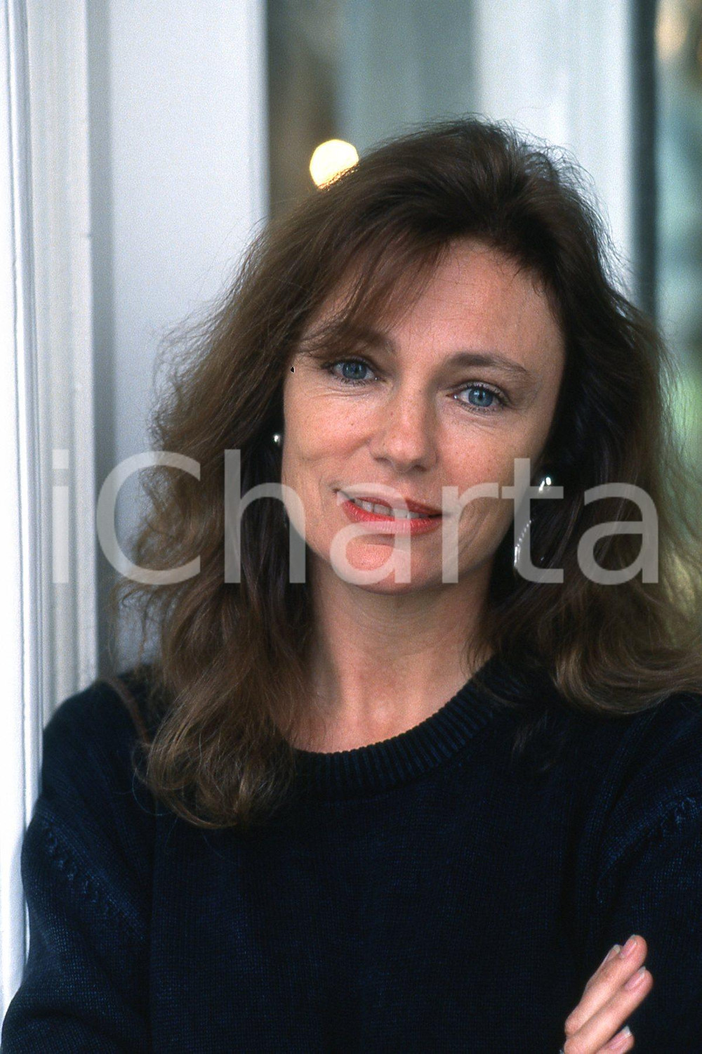 35mm vintage slide* 1995 VENEZIA Jacqueline BISSET ritratto in interno hotel (4)  Diapositiva d'epoca, in formato 35 mm.CONDIZIONI: GOODNella diapositiva ICharta mette in vendita, sul negozio eBay e in esclusiva sul sito "icharta" il proprio archivio composto da numerose diapositive e negativi fotografici d'epoca, tutti originali e autentici, che attraversano la storia del costume italiano tra gli la fine degli anni Sessanta e Novanta.Si tratta di uno sguardo inedito sull'attualit&agrave;, la politica, la vita quotidiana, il gossip e la cultura, che fotografa il cambiamento della nazione in quest'ultimo scorcio del XX secolo. Un'occasione unica per il mercato del collezionismo, che vede finalmente disponibile un archivio eccezionale per vastit&agrave;, tematiche e condizioni, in un settore (il negativo fotografico e la diapositiva) di assoluta novit&agrave; e dalle interessanti prospettive di investimento. GOOD/buono   originale e autentica 1