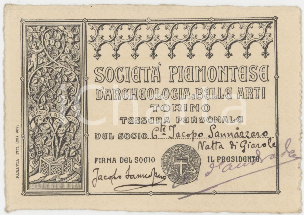 1907 SOCIETÀ PIEMONTESE ARCHEOLOGIA Tessera Jacopo SANNAZZARO NATTA DI GIAROLE Tessera d'epoca con autografo di Jacopo Sannazzaro Natta di Giarole.  FAIR/discreto Lievi smussature agli angoli Formato: 12x9 cm originale e autentica 1