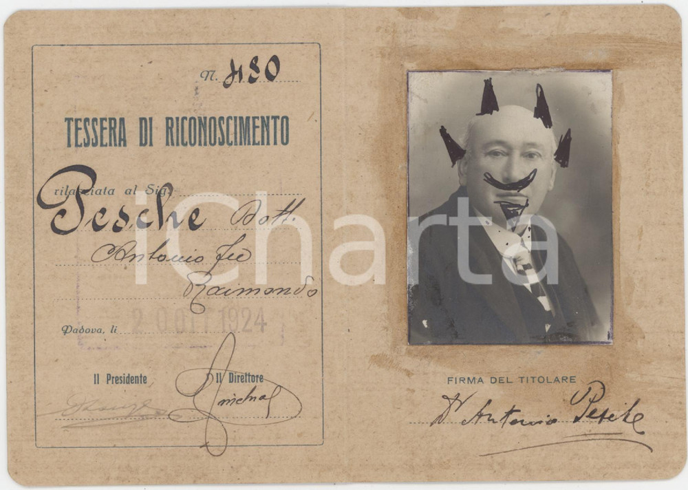 1924 PADOVA GOLIARDIA Circolo impiegati civili - Impiegato con corna da diavolo Tessera d'epoca. FAIR/discreto Lievi smussature agli angoli, bruniture diffuse Formato: 7x10 cm originale e autentica 1
