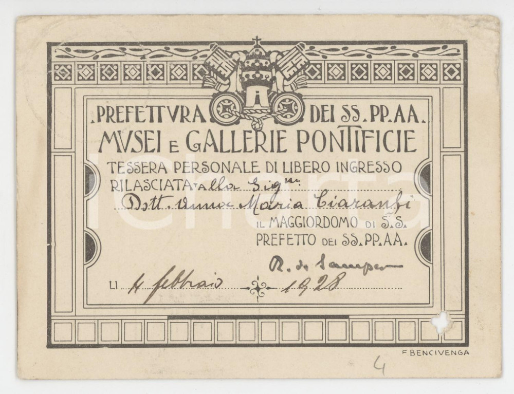 1928 ROMA Musei e gallerie pontificie - Tessera di Anna Maria CIARANFI - 12x9 cm Tessera d'epoca.  FAIR/discreto Piegature e gualciture agli angoli, foro da vidimazione all'angolo inferiore destro Formato: 12x9 cm originale e autentica 1