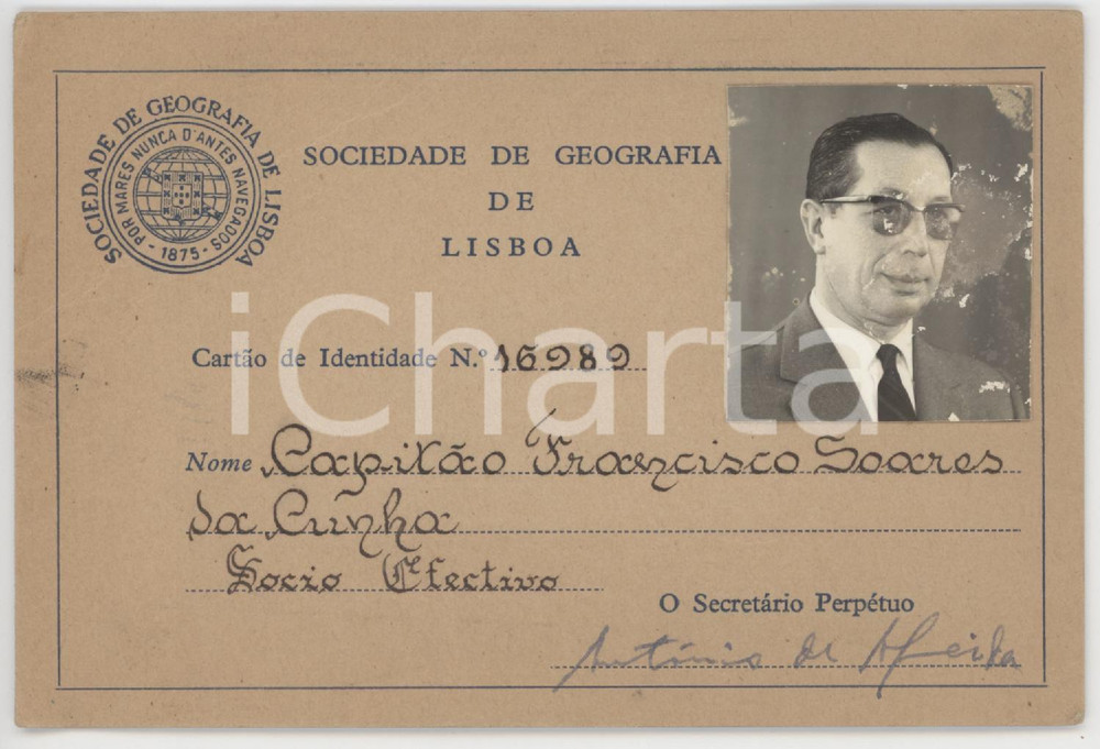 1965 LISBOA Sociedade de geografia - Carta de identidade 12x8 cm Tessera d'epoca.  FAIR/discreto Lievi smussature agli angoli, abrasione e macchie alla fototessera Formato: 12x8 cm originale e autentica 1