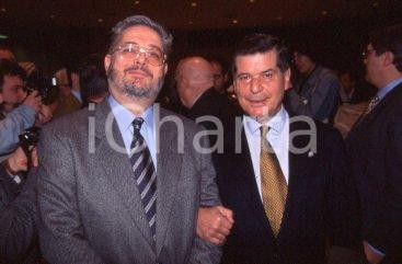 35mm vintage slide* 1995 ROMA FEDERALISTI Furio GUBETTI Marcello STAGLIENO (2) Diapositiva d'epoca, in formato 35 mm. CONDIZIONI: GOOD Tutti i diritti riservati E' severamente vietata la riproduzione.  ICharta mette in vendita, sul negozio eBay e in esclusiva sul sito "icharta" il proprio archivio composto da numerose diapositive e negativi fotografici d'epoca, tutti originali e autentici, che attraversano la storia del costume italiano tra gli la fine degli anni Sessanta e Novanta.Si tratta di uno sguardo inedito sull'attualit&agrave;, la politica, la vita quotidiana, il gossip e la cultura, che fotografa il cambiamento della nazione in quest'ultimo scorcio del XX secolo. Un'occasione unica per il mercato del collezionismo, che vede finalmente disponibile un archivio eccezionale per vastit&agrave;, tematiche e condizioni, in un settore (il negativo fotografico e la diapositiva) di assoluta novit&agrave; e dalle interessanti prospettive di investimento.  CONDIZIONI:GOOD/buono originale e autentica 1