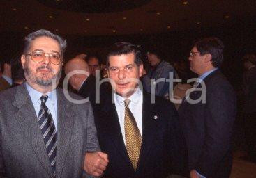 35mm vintage slide* 1995 ROMA FEDERALISTI Furio GUBETTI Marcello STAGLIENO (3) Diapositiva d'epoca, in formato 35 mm. CONDIZIONI: GOOD Tutti i diritti riservati E' severamente vietata la riproduzione.  ICharta mette in vendita, sul negozio eBay e in esclusiva sul sito "icharta" il proprio archivio composto da numerose diapositive e negativi fotografici d'epoca, tutti originali e autentici, che attraversano la storia del costume italiano tra gli la fine degli anni Sessanta e Novanta.Si tratta di uno sguardo inedito sull'attualit&agrave;, la politica, la vita quotidiana, il gossip e la cultura, che fotografa il cambiamento della nazione in quest'ultimo scorcio del XX secolo. Un'occasione unica per il mercato del collezionismo, che vede finalmente disponibile un archivio eccezionale per vastit&agrave;, tematiche e condizioni, in un settore (il negativo fotografico e la diapositiva) di assoluta novit&agrave; e dalle interessanti prospettive di investimento.  CONDIZIONI:GOOD/buono originale e autentica 1