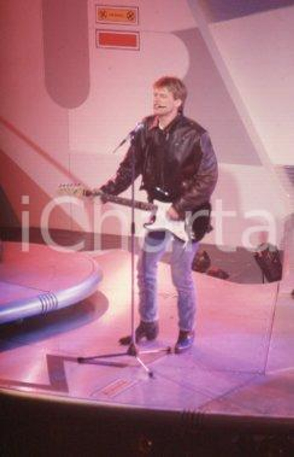 35mm vintage slide* 1995ca MUSICA Bryan ADAMS durante un'esibizione (7)