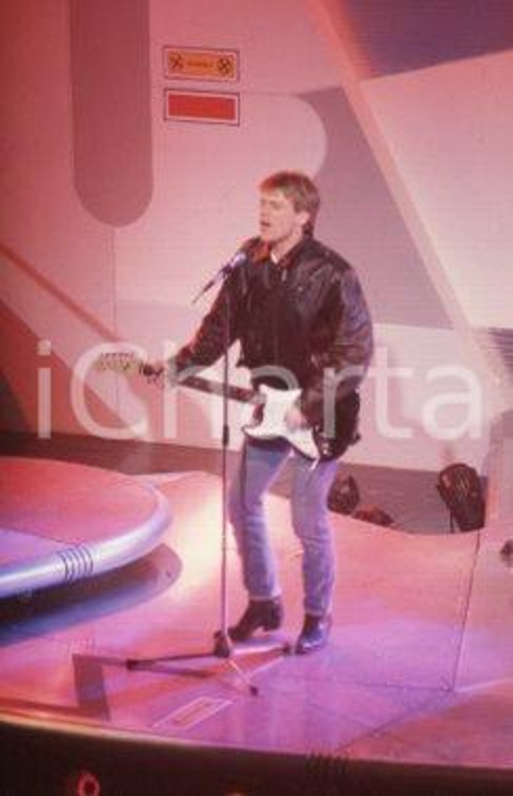 35mm vintage slide* 1995ca MUSICA Bryan ADAMS durante un'esibizione (9)
