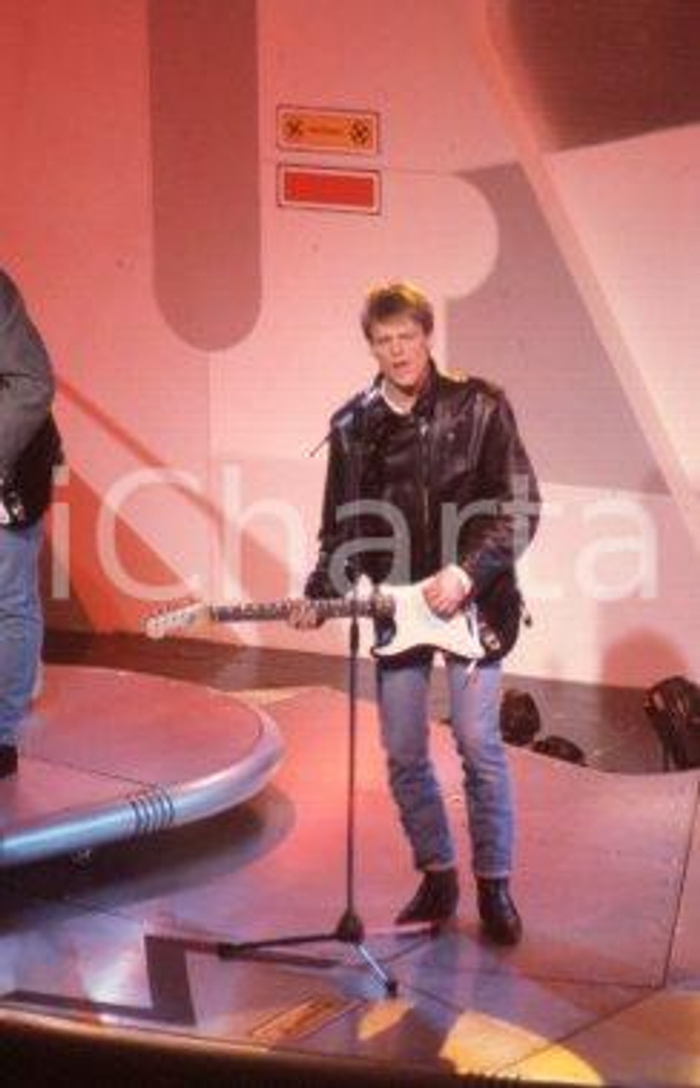 35mm vintage slide* 1995ca MUSICA Bryan ADAMS durante un'esibizione (11)