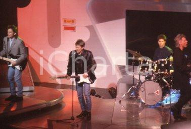 35mm vintage slide* 1995ca MUSICA Bryan ADAMS durante un'esibizione (16)