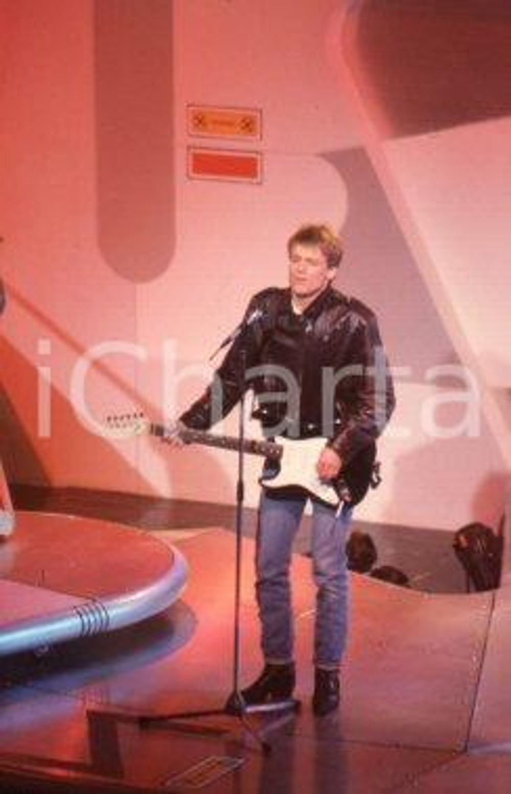 35mm vintage slide* 1995ca MUSICA Bryan ADAMS durante un'esibizione (18)
